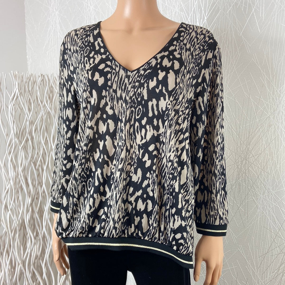 Blouse légère col V motifs léopard noir et beige manches 3/4 Le Singe de Julie