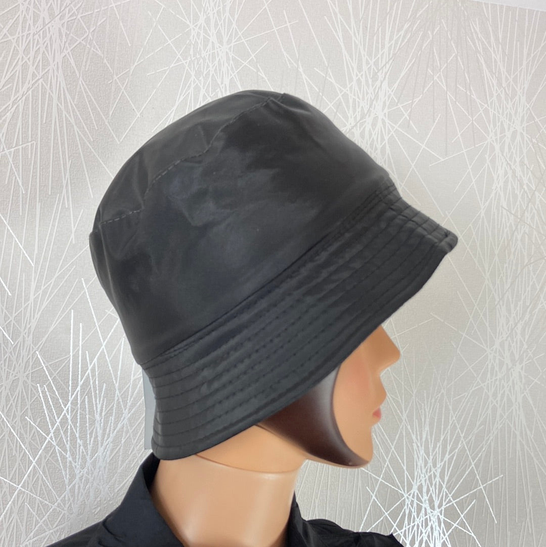 Chapeau bob de pluie noir doublé waterproof