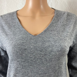 Pull gris fin coupe droite asymétrique col V Made In Italy