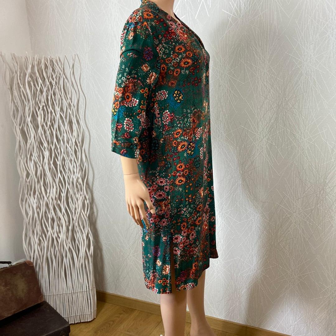 Robe fendue longue verte manches 3/4 motifs fleuris modèle Liliane Les Petites Fleurs - Offre-Unique