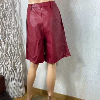 Short long rouge cuir synthétique taille haute coupe ample Made In Italy