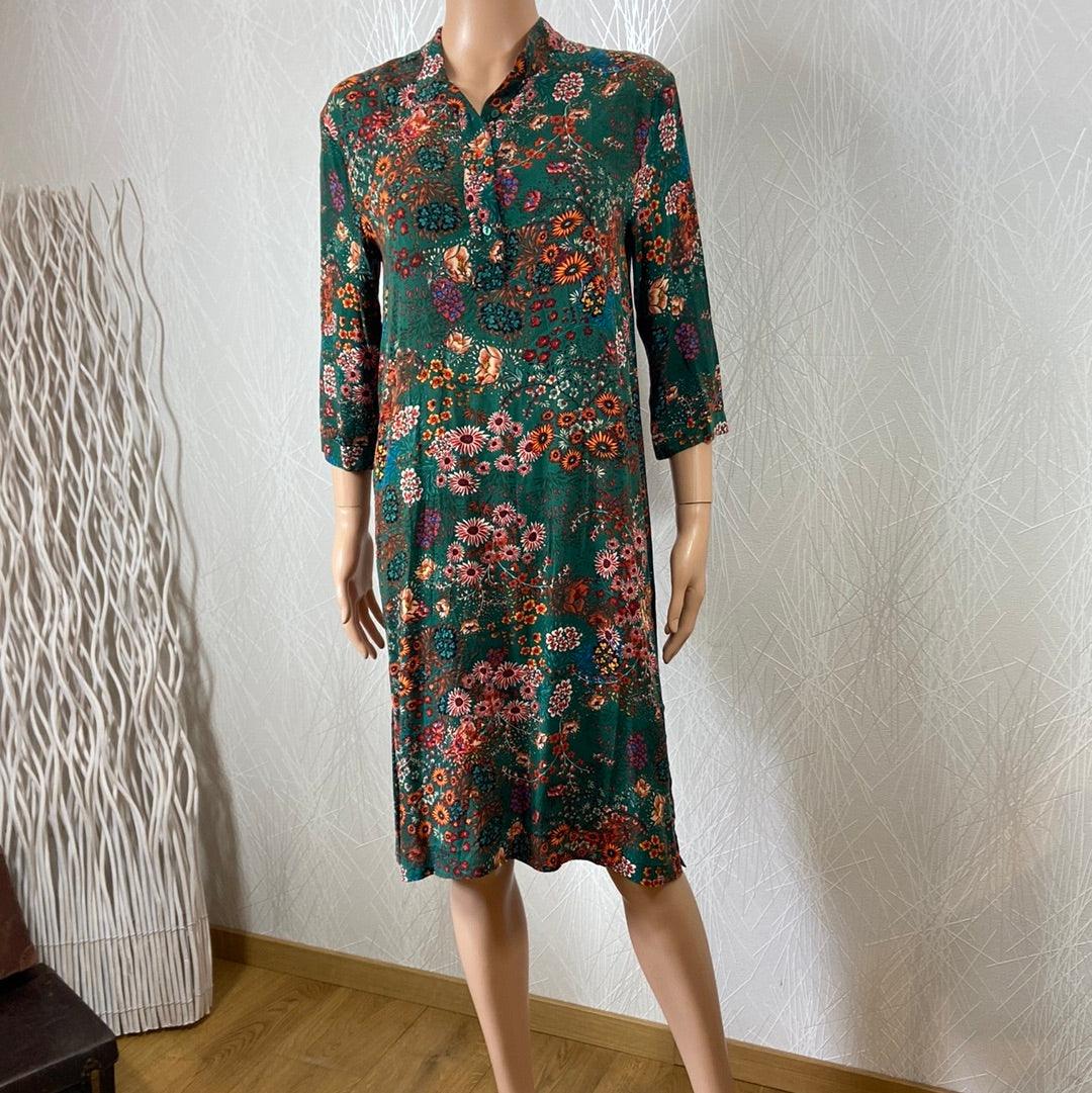 Robe fendue longue verte manches 3/4 motifs fleuris modèle Liliane Les Petites Fleurs - Offre-Unique