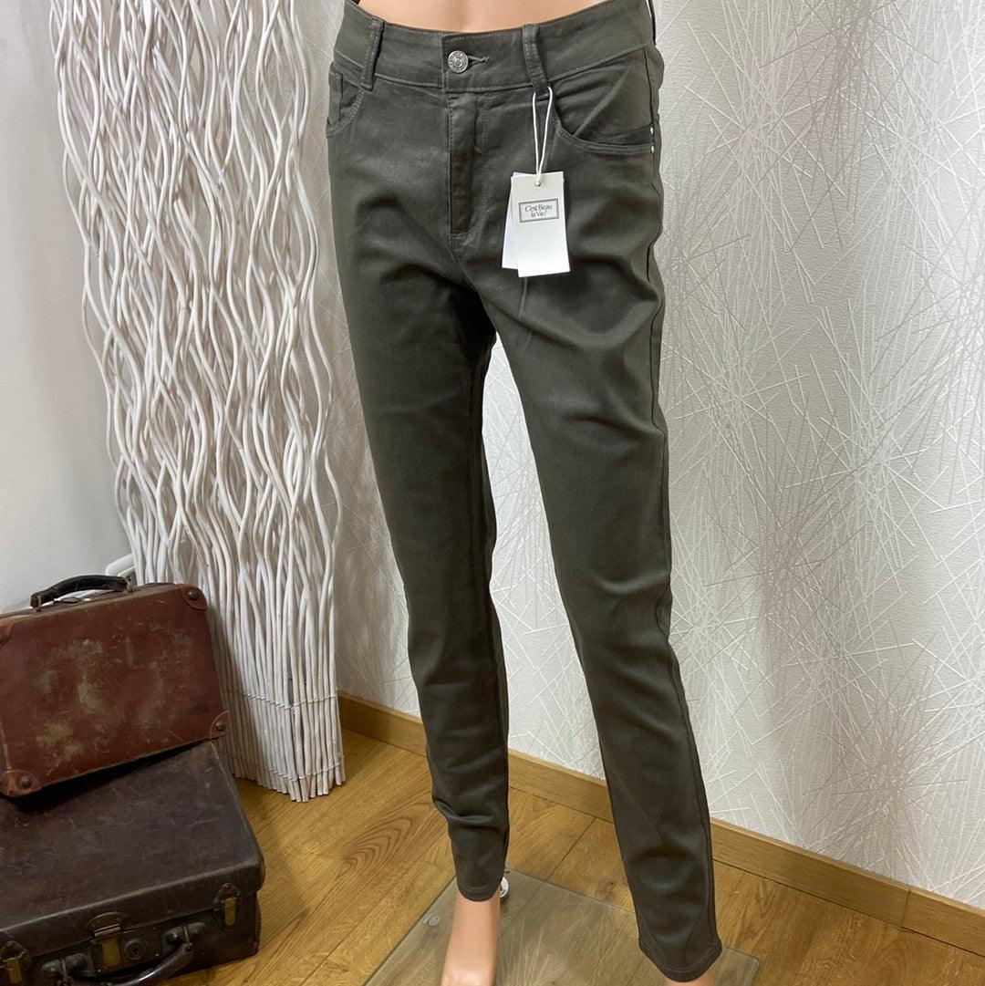 Pantalon coton enduit vert bronze taille haute stretch C’est Beau la Vie - Offre-Unique