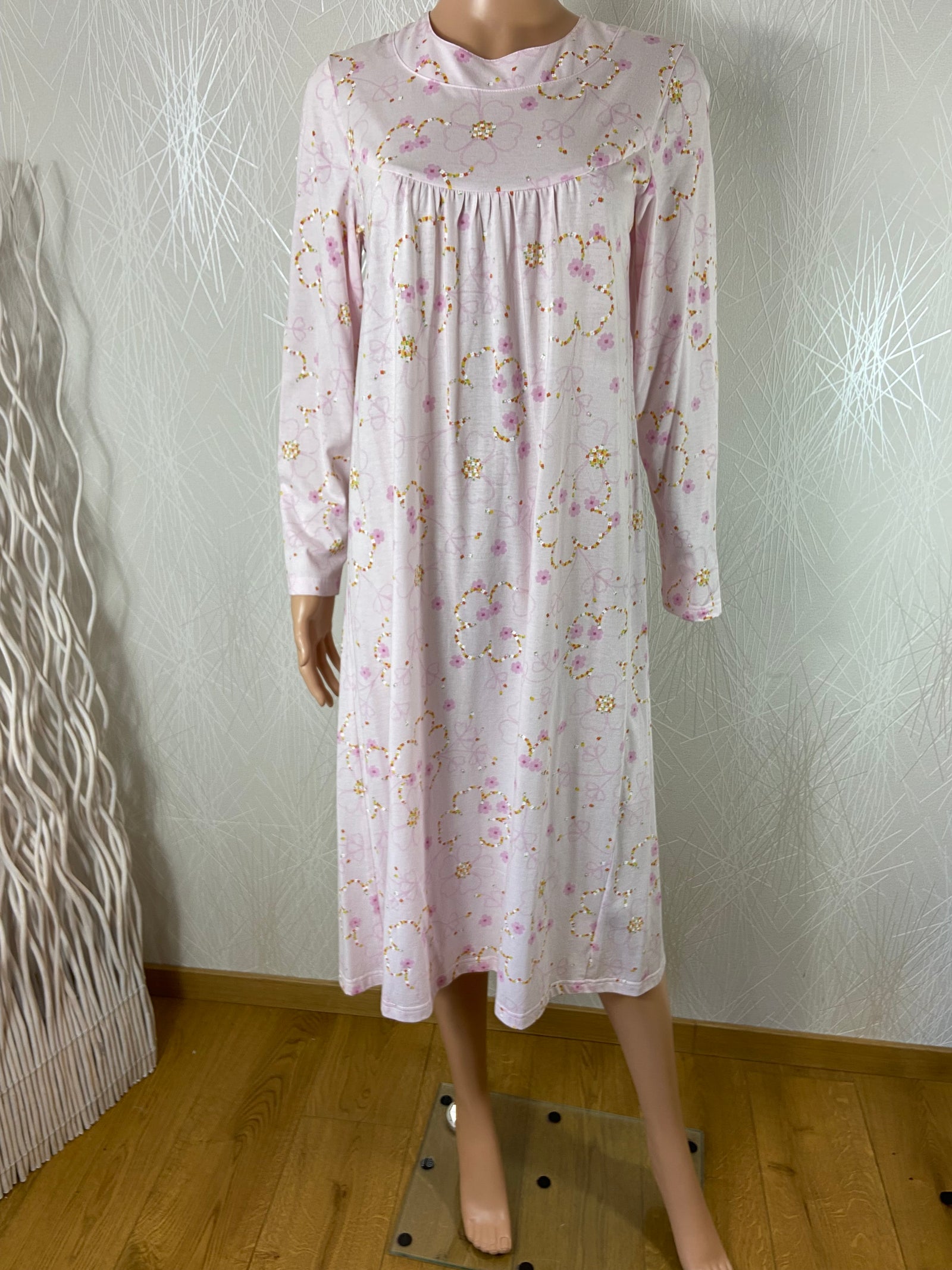 Chemise de nuit ouverture dos scratch rose fleurs Peignora