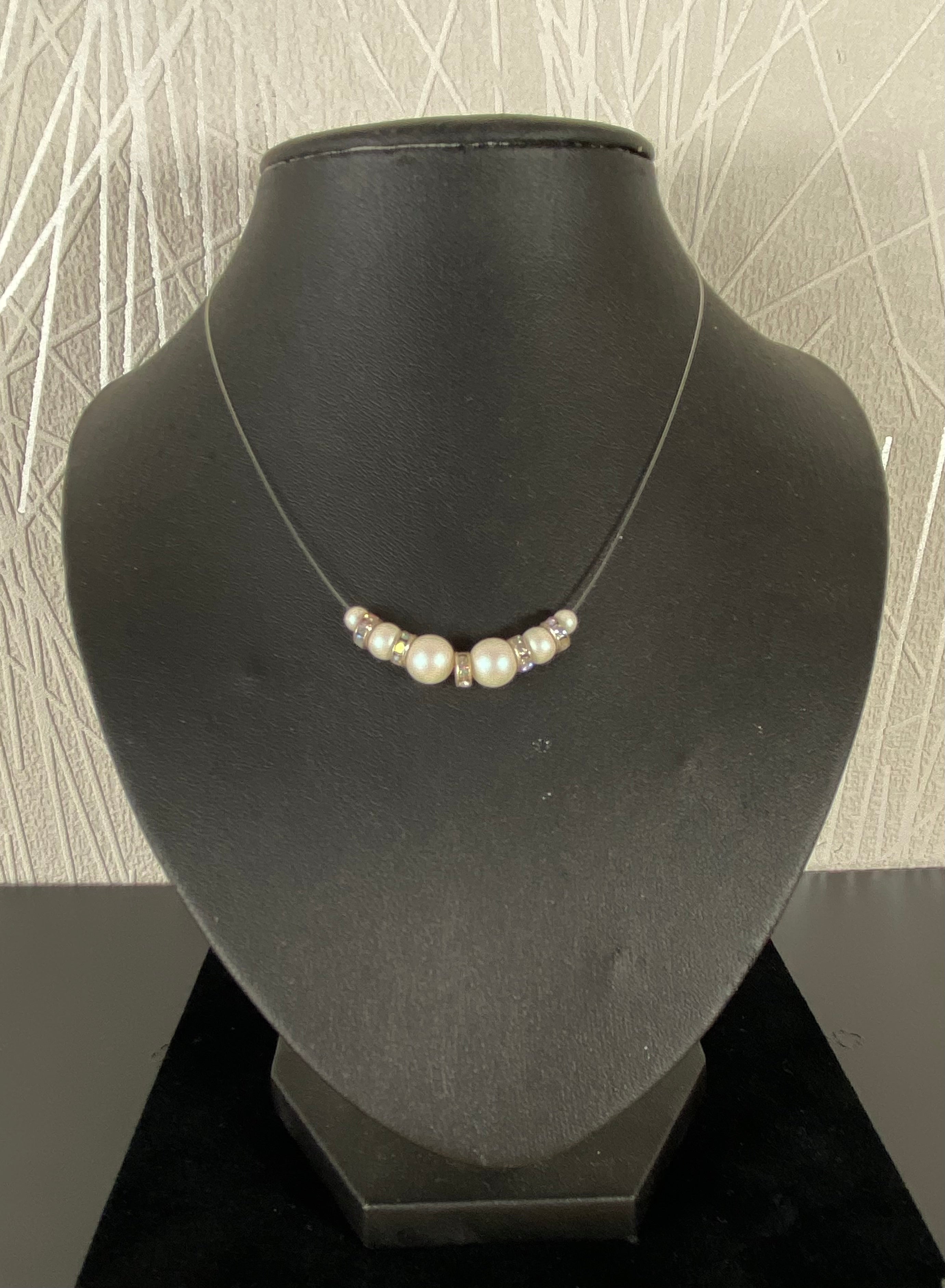 Collier de dos femme perles et strass