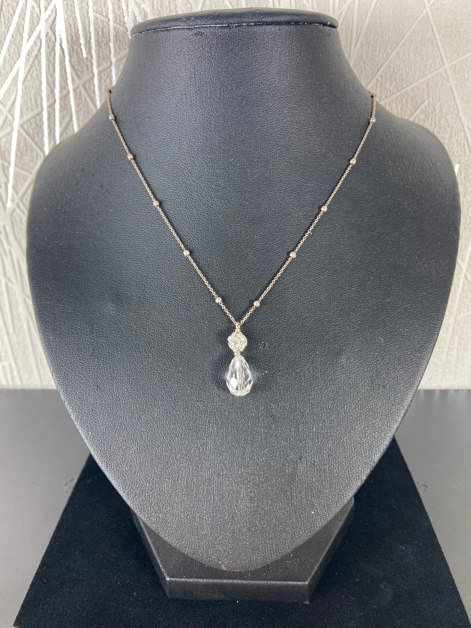 Collier metal argenté strass perle goutte d'eau 
