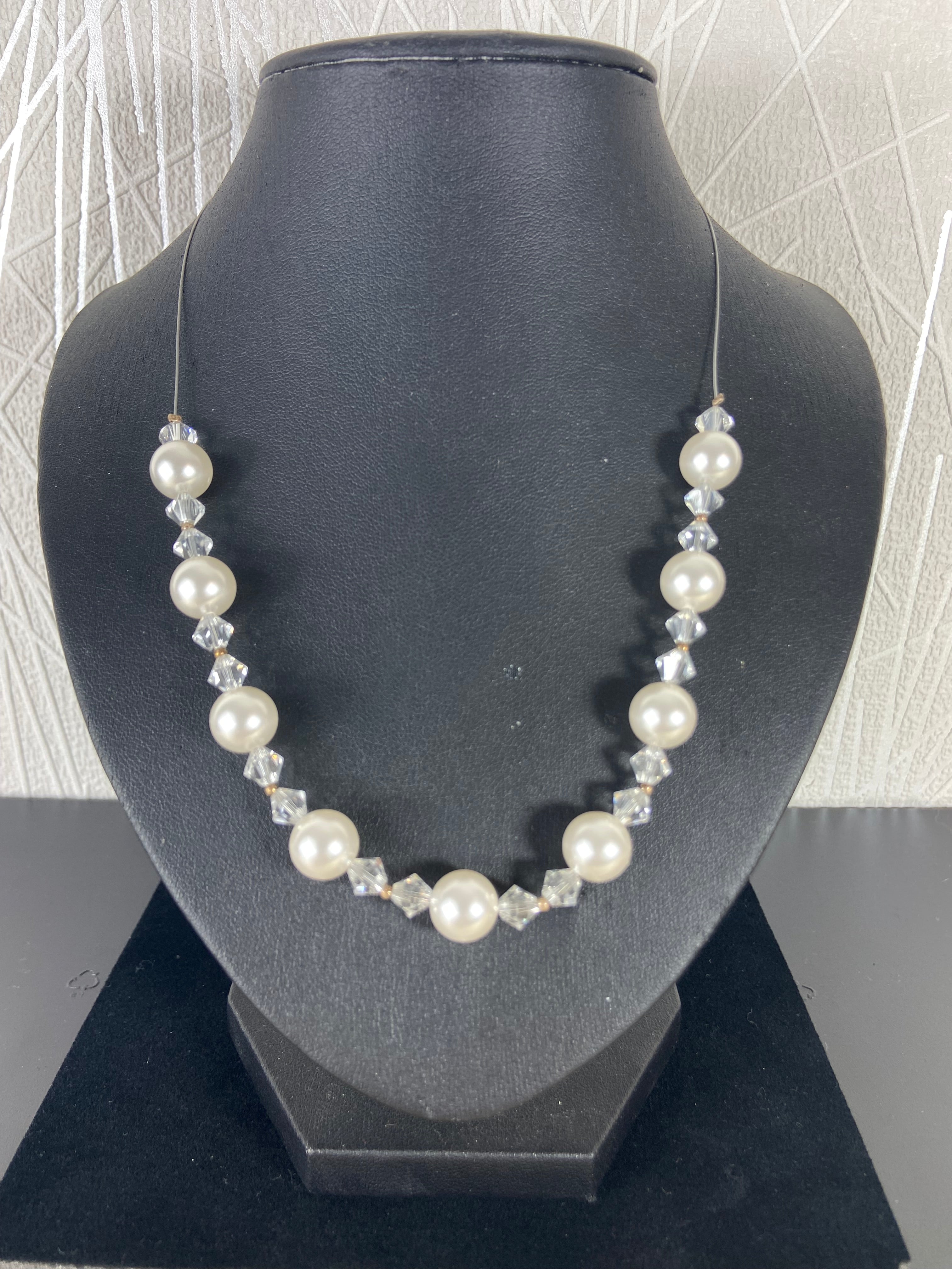 Collier perle blanche et transparente Couleurs de Coeur