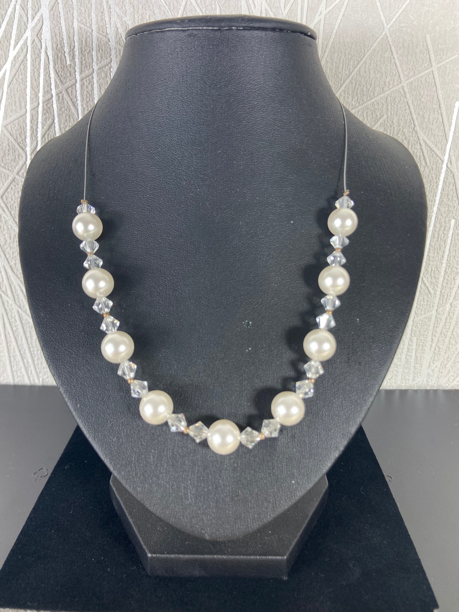 Collier perle blanche et transparente Couleurs de Coeur