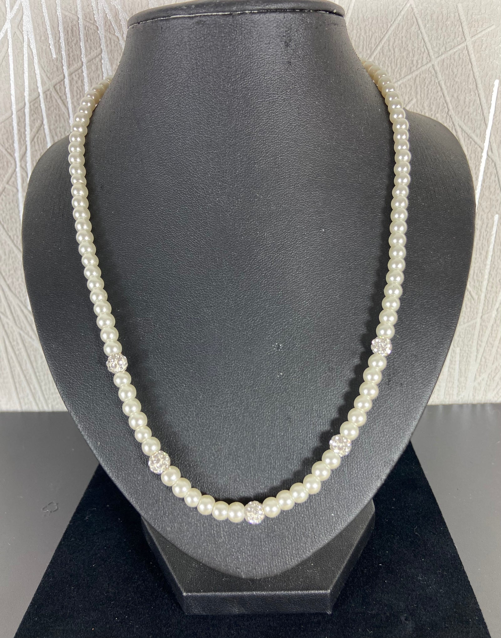 Collier perles blanc et strass femme