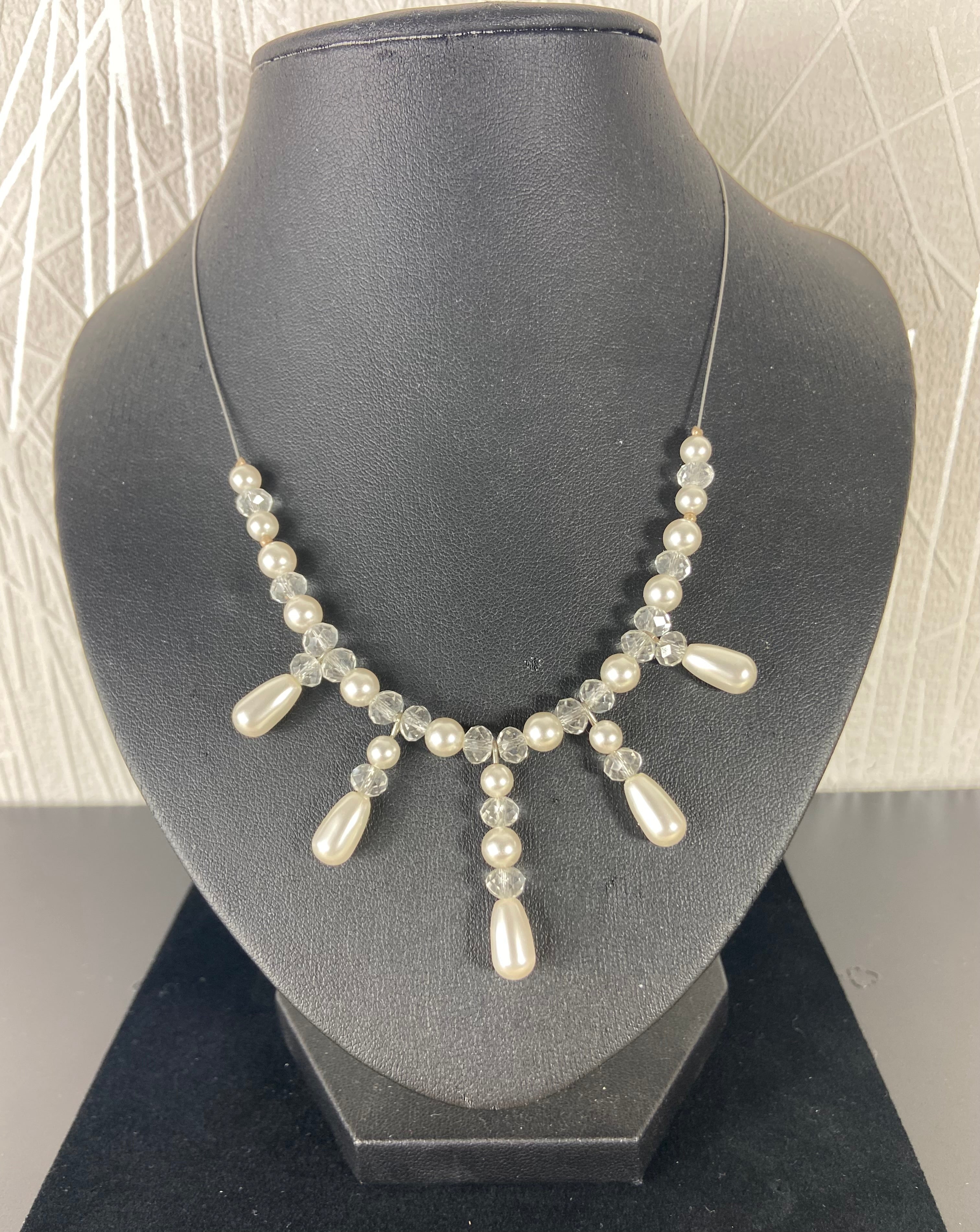 Collier perles blanches et transparentes Couleurs de Coeur