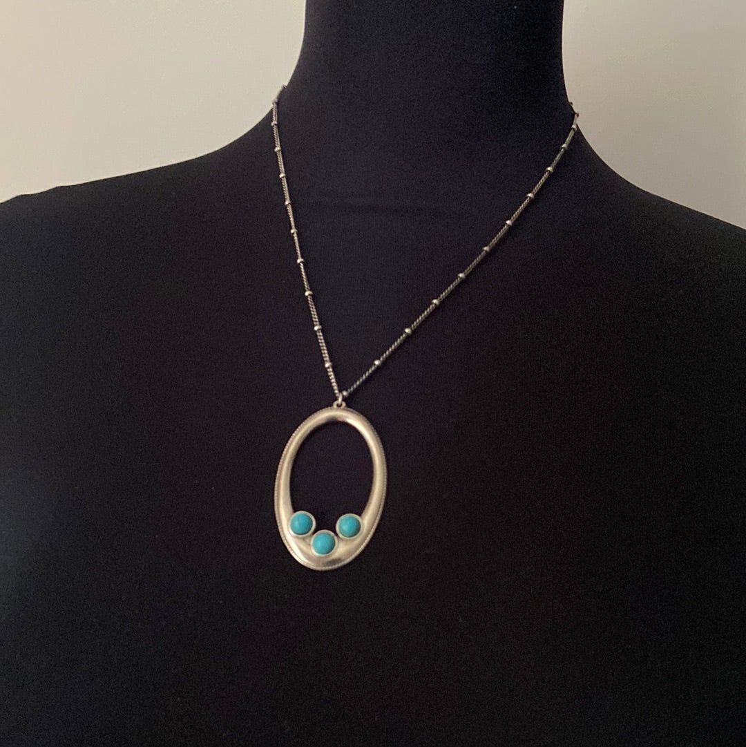 Collier pendentif ovale plaqué argent pierres semi-précieuses bleu turquoise Shabada