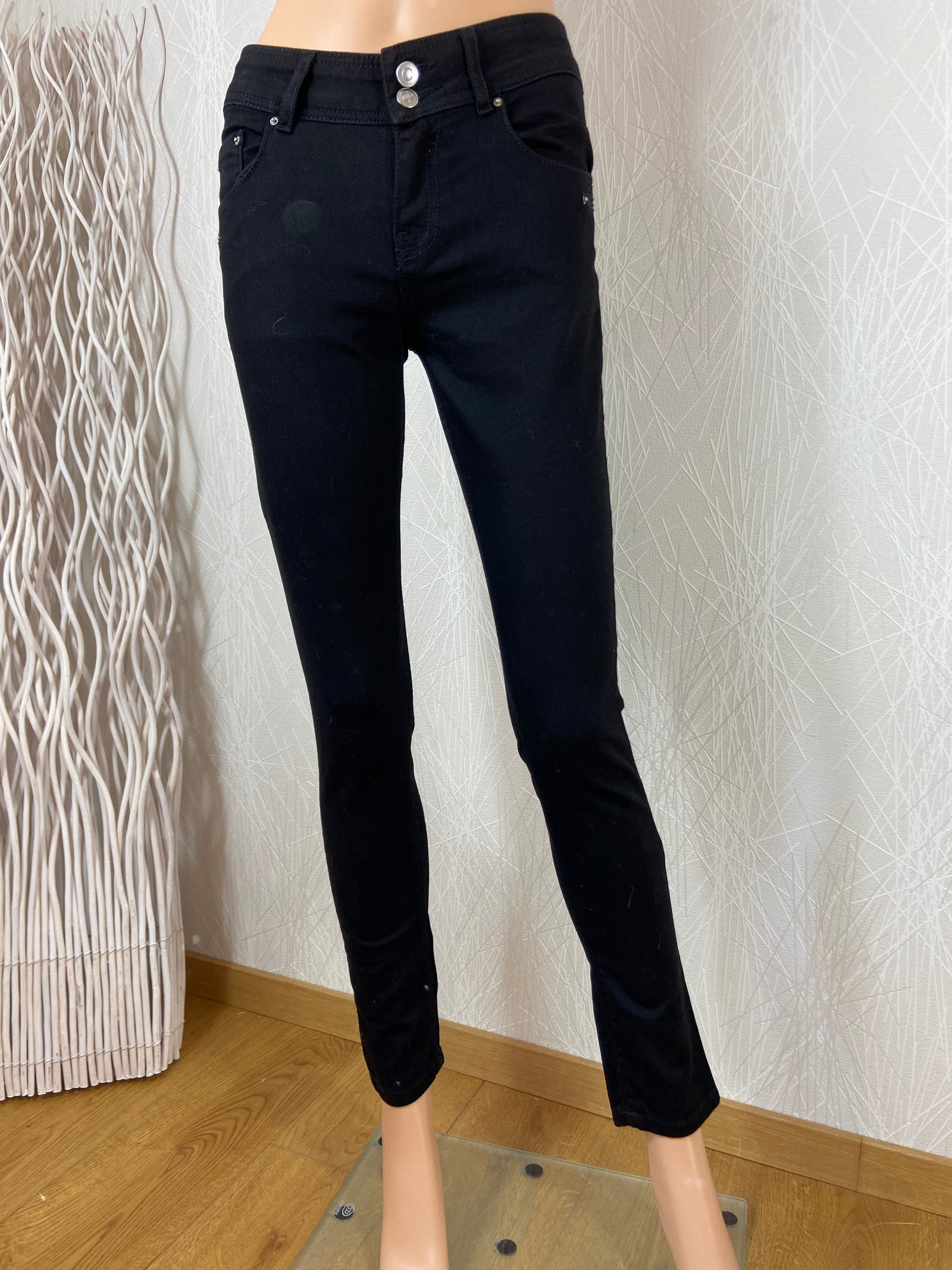 Jeans noir ultra confortable coupe slim cropped Le Comptoir des Quartiers
