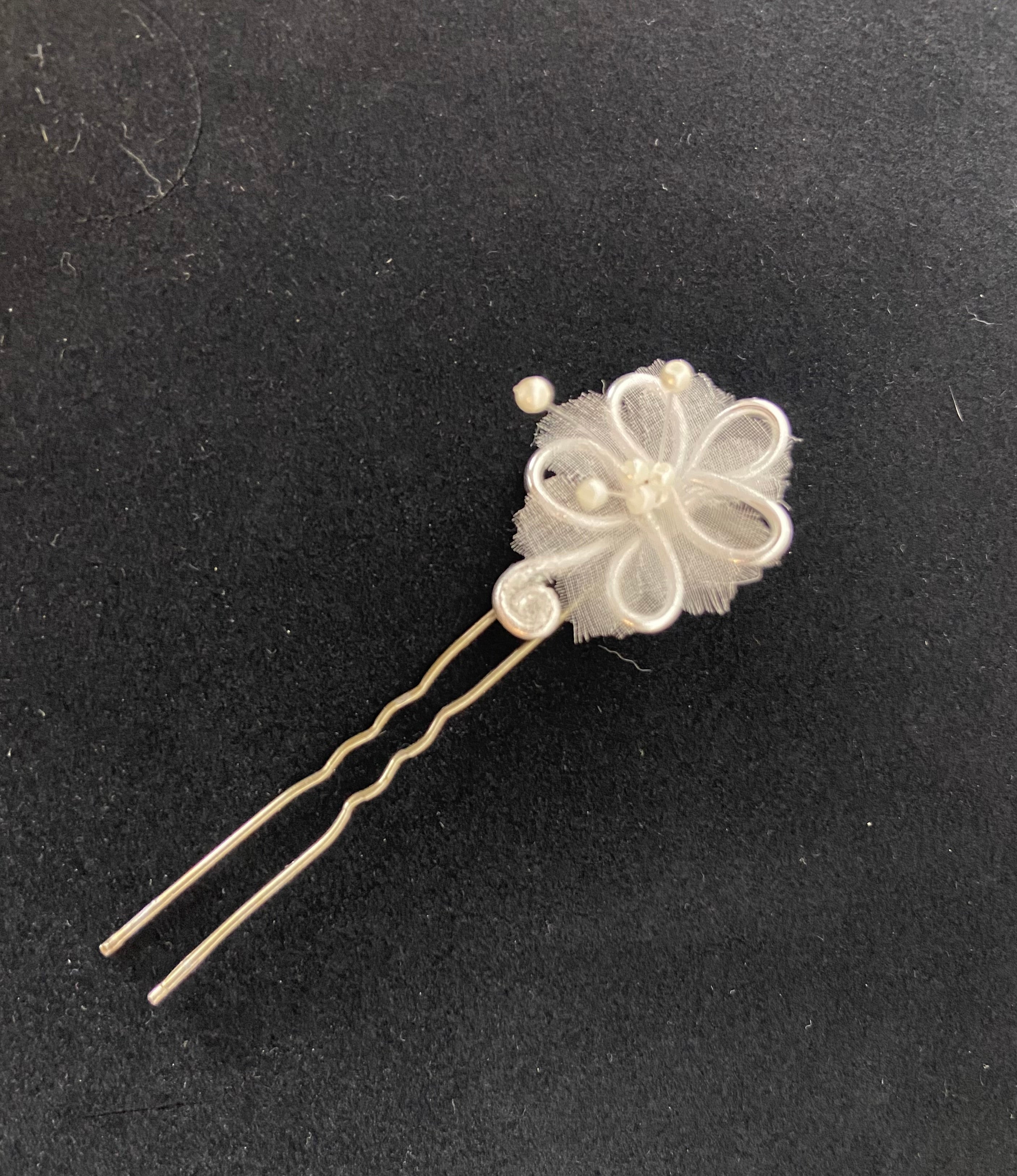 Lot de 3 épingles à cheveux fleur et perles blanches