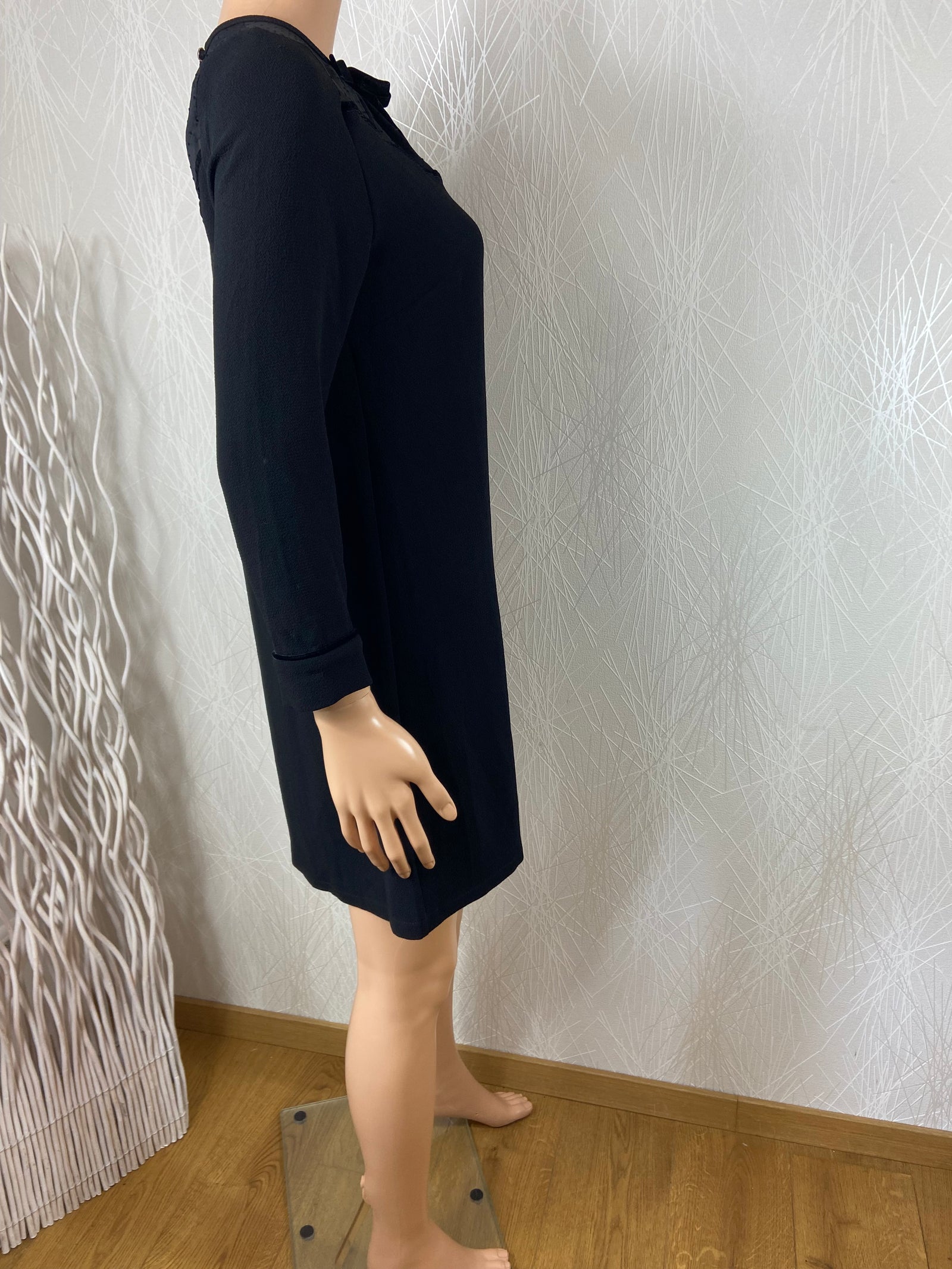 Robe courte noire manches longues décolleté transparent flot modèle Valentina Opullence