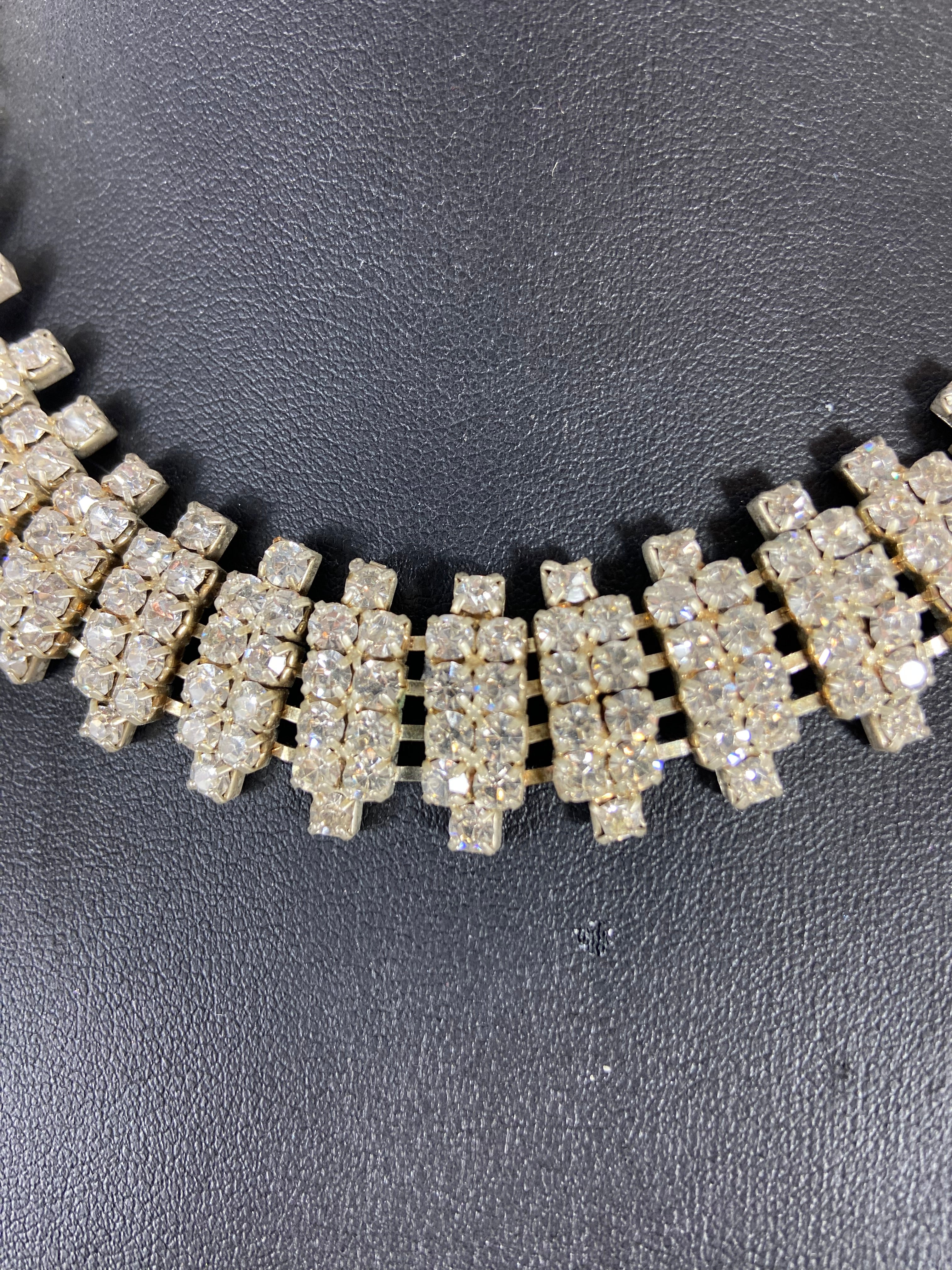 Ensemble parure strass collier et boucles d’oreilles pendantes