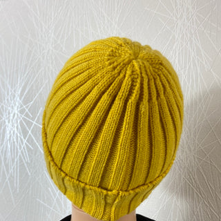 Bonnet classique  en tricot jaune