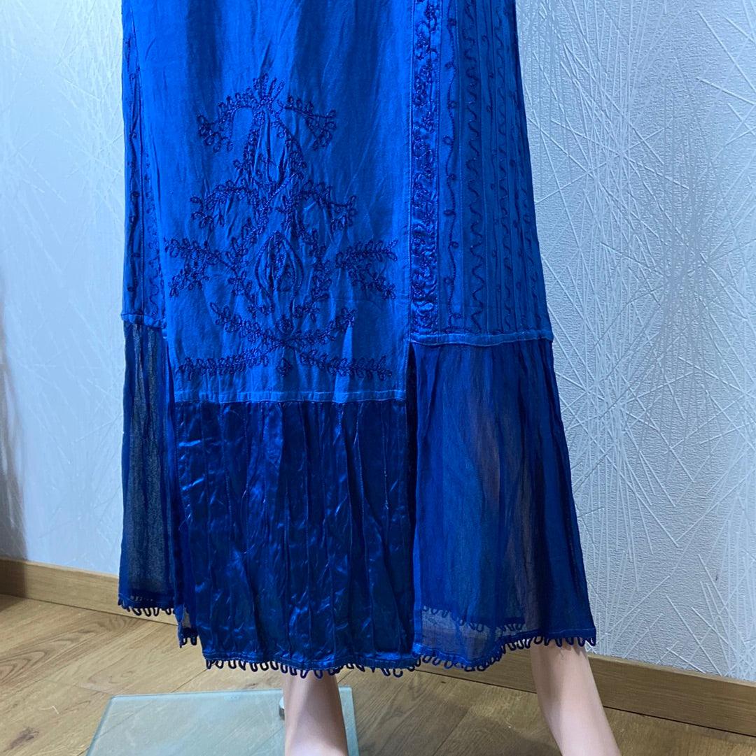 Robe bleue longue fluide sans manches broderie cordon fente Tara - Offre-Unique