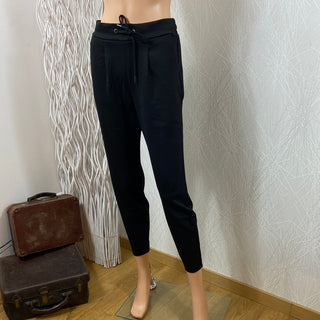 Pantalon noir rizetta crop b.young