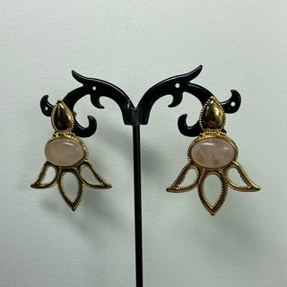 Boucles d’oreilles pendantes plaquées or pierres semi-précieuses rose Shabada
