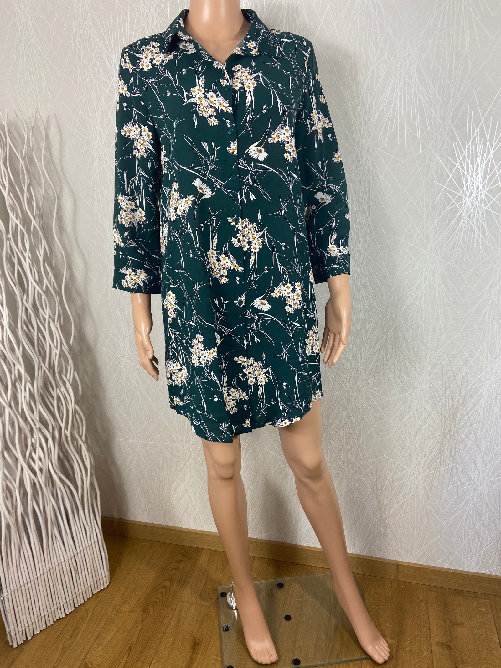 Robe verte avec fleurs blanches manches 3/4 Y Coo Paris