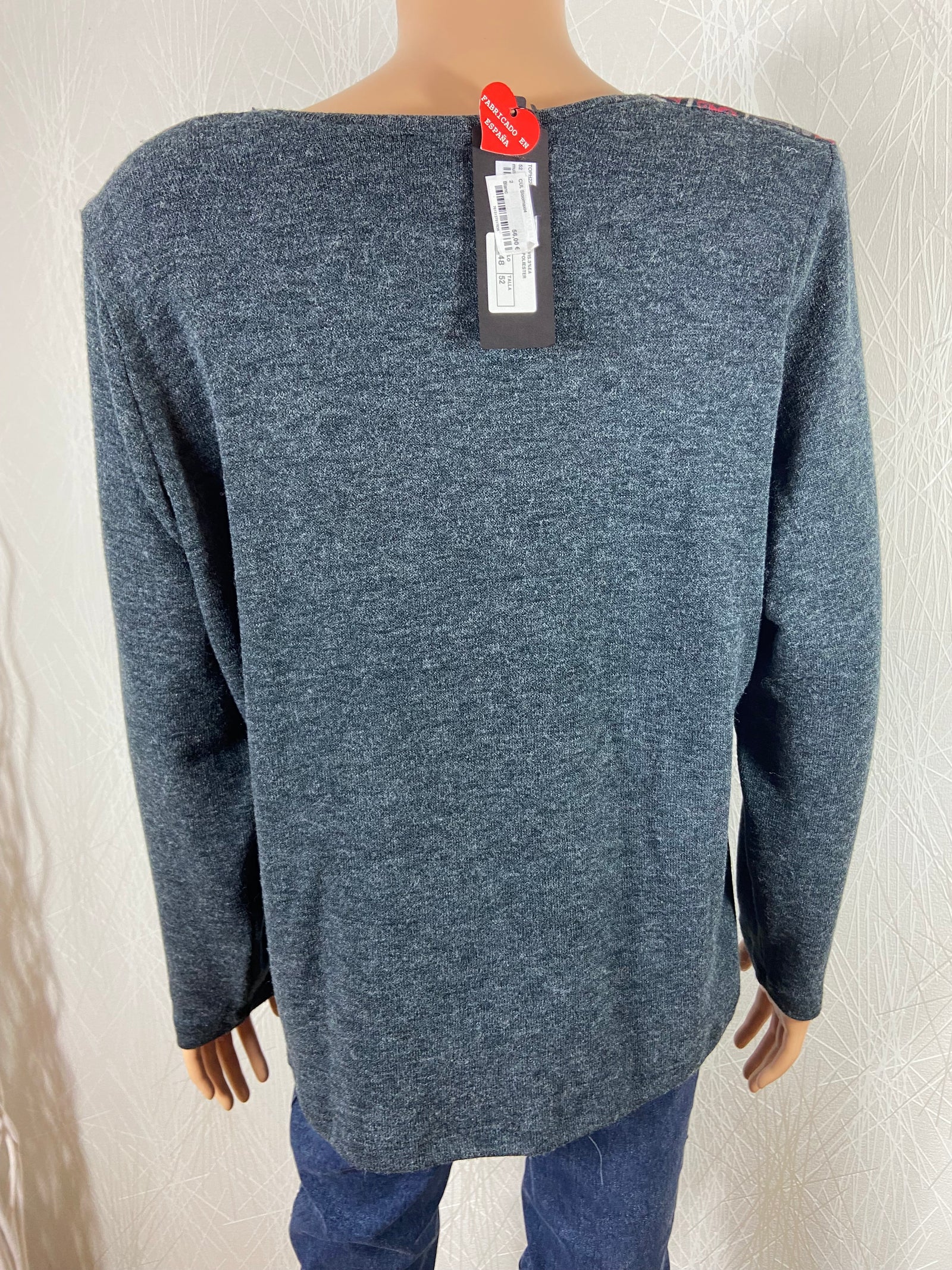 Pull fin ton gris motifs rouge col rond grande taille 48 Nayat