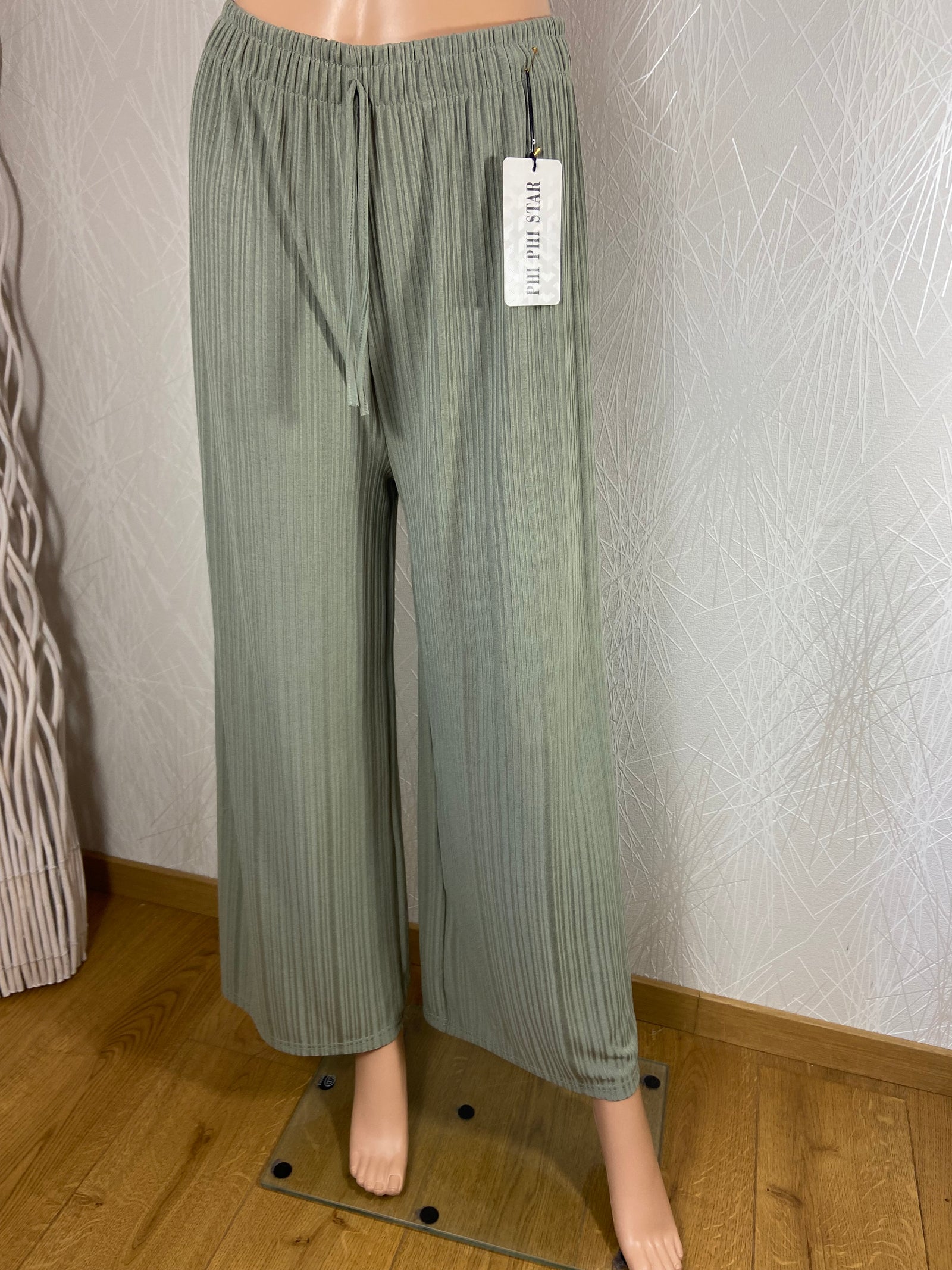 Pantalon confortable fluide vert clair tissu côtelé Phi Phi Star