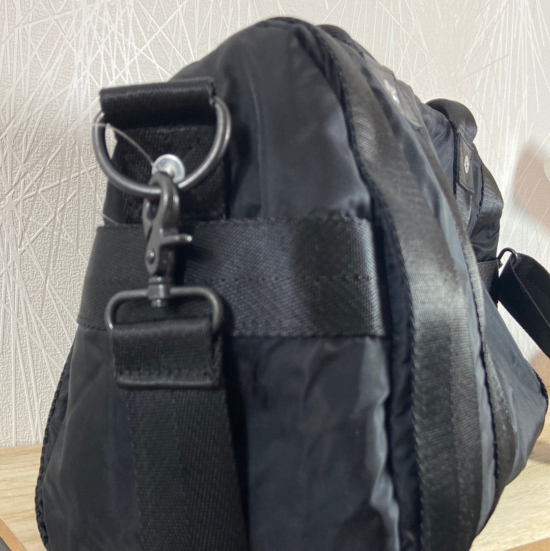 Sac à main avec bandoulière en tissu imperméable noir New Boy