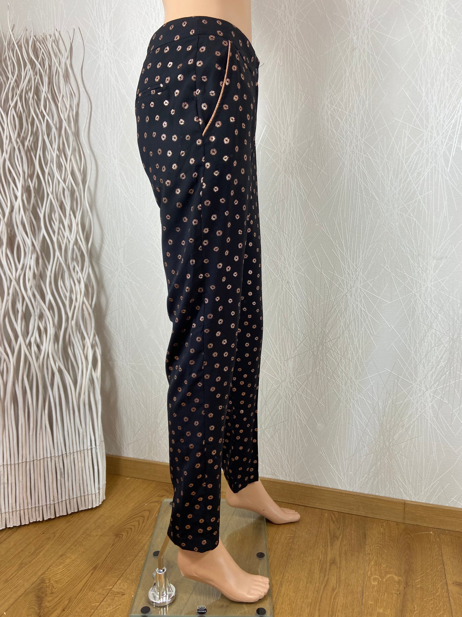Pantalon fluide léger noir et or coupe droite Sweed Paris