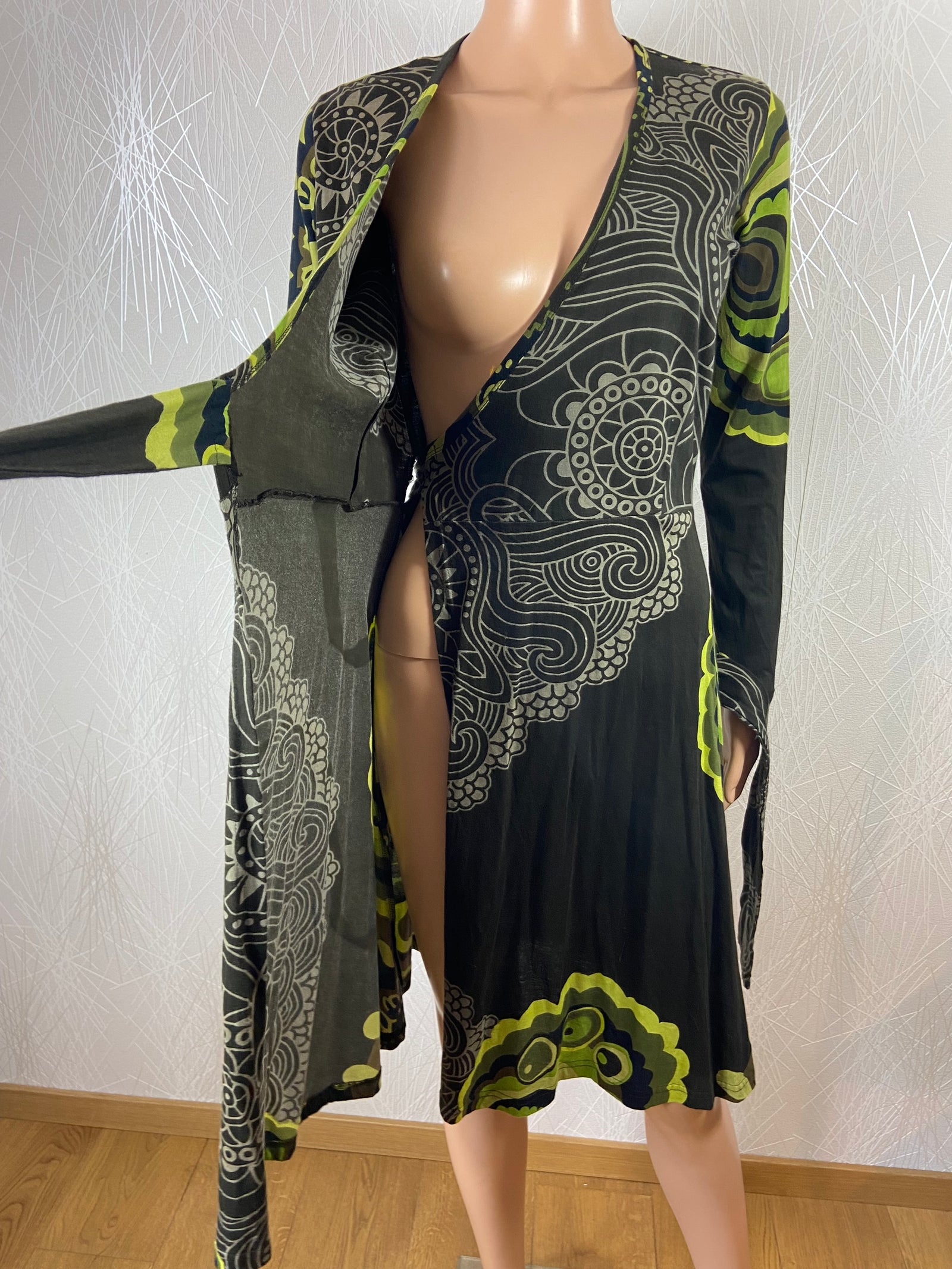 Robe portefeuille noire et verte en coton manches longues Aller Simplement