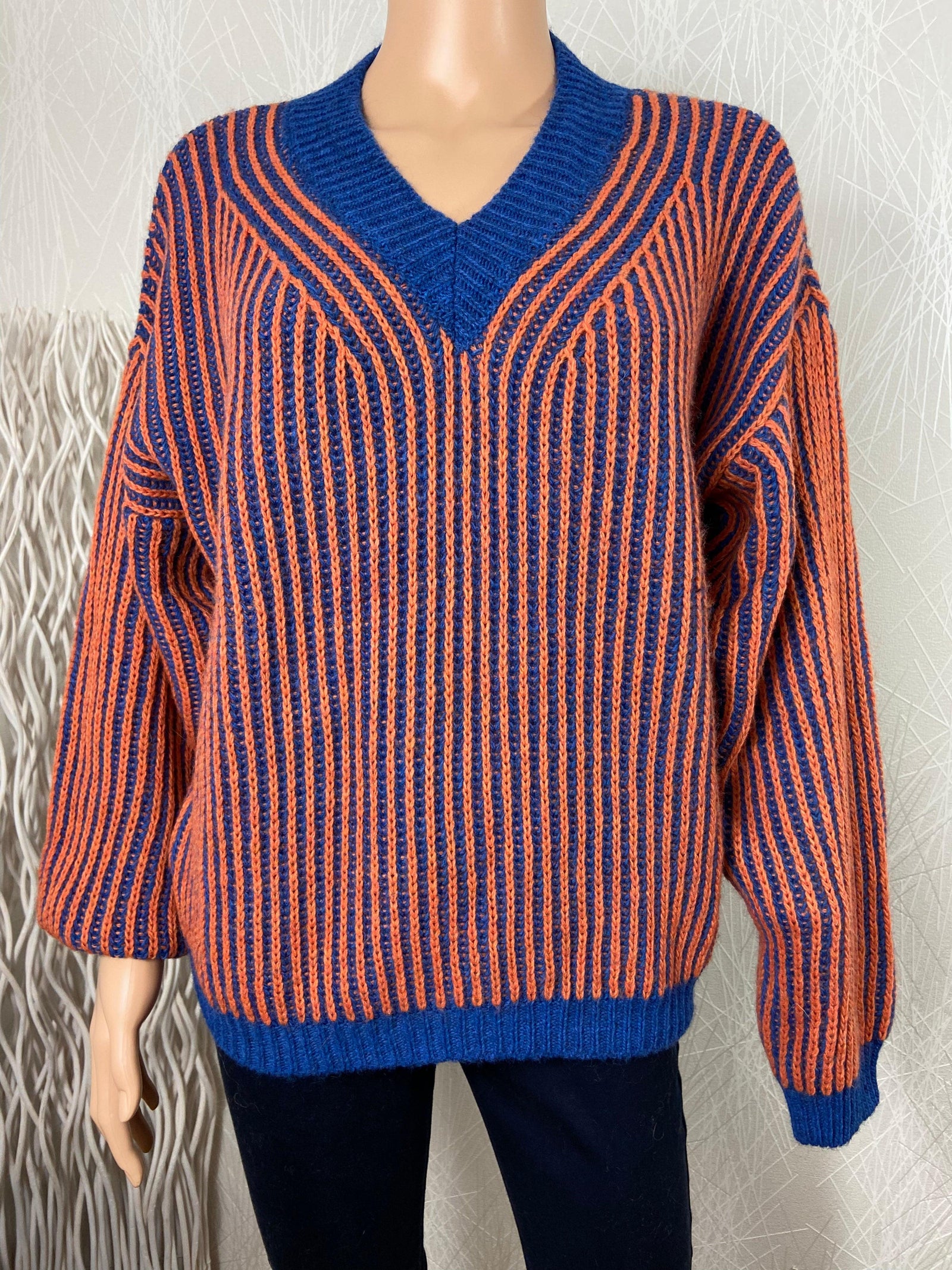 Pull col V rayé bleu orange ample bords côtelés laine alpaga Les Impatientes - Offre-Unique