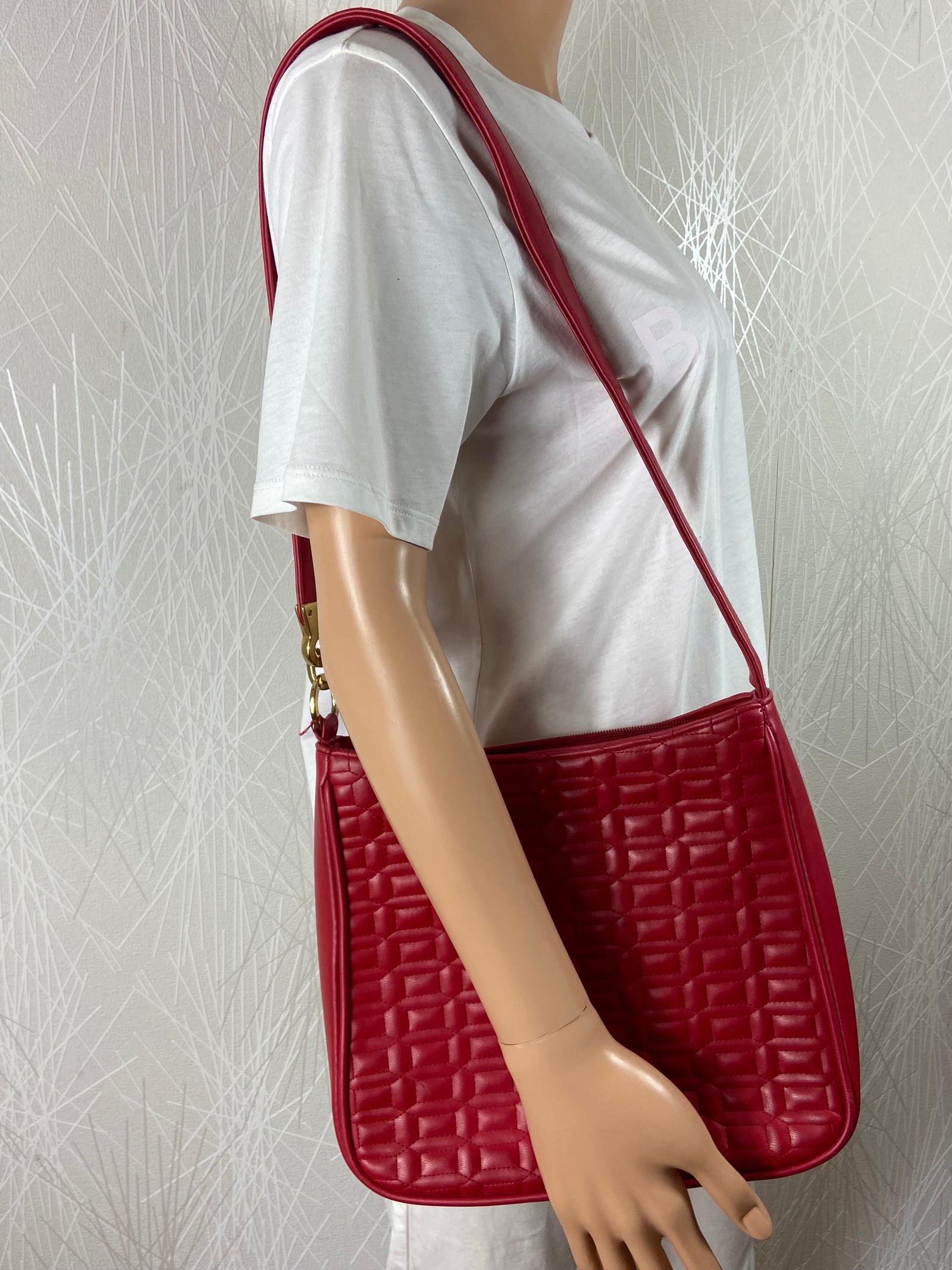 Sac rouge à bandoulière en cuir synthétique