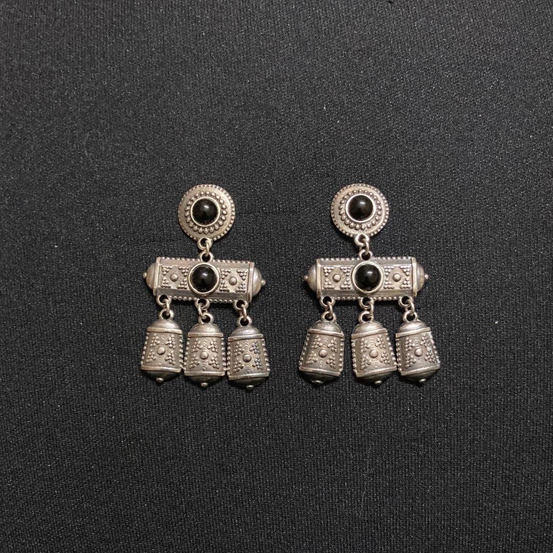 Boucles d’oreilles pendantes plaquée argent pierres semi-précieuses noires Shabada - Offre-Unique