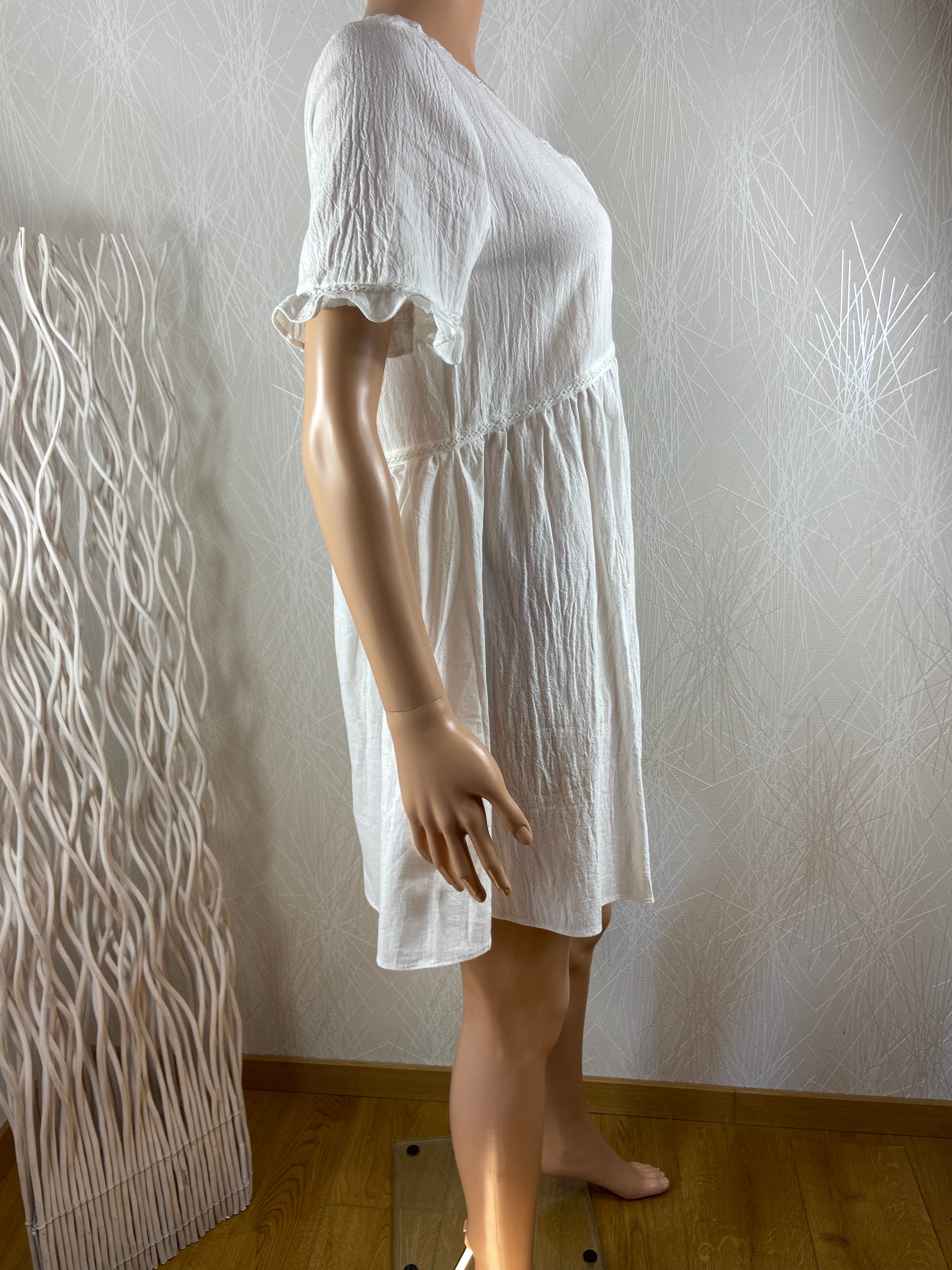 Robe blanche légère broderie manches courtes avec volants Luizacco