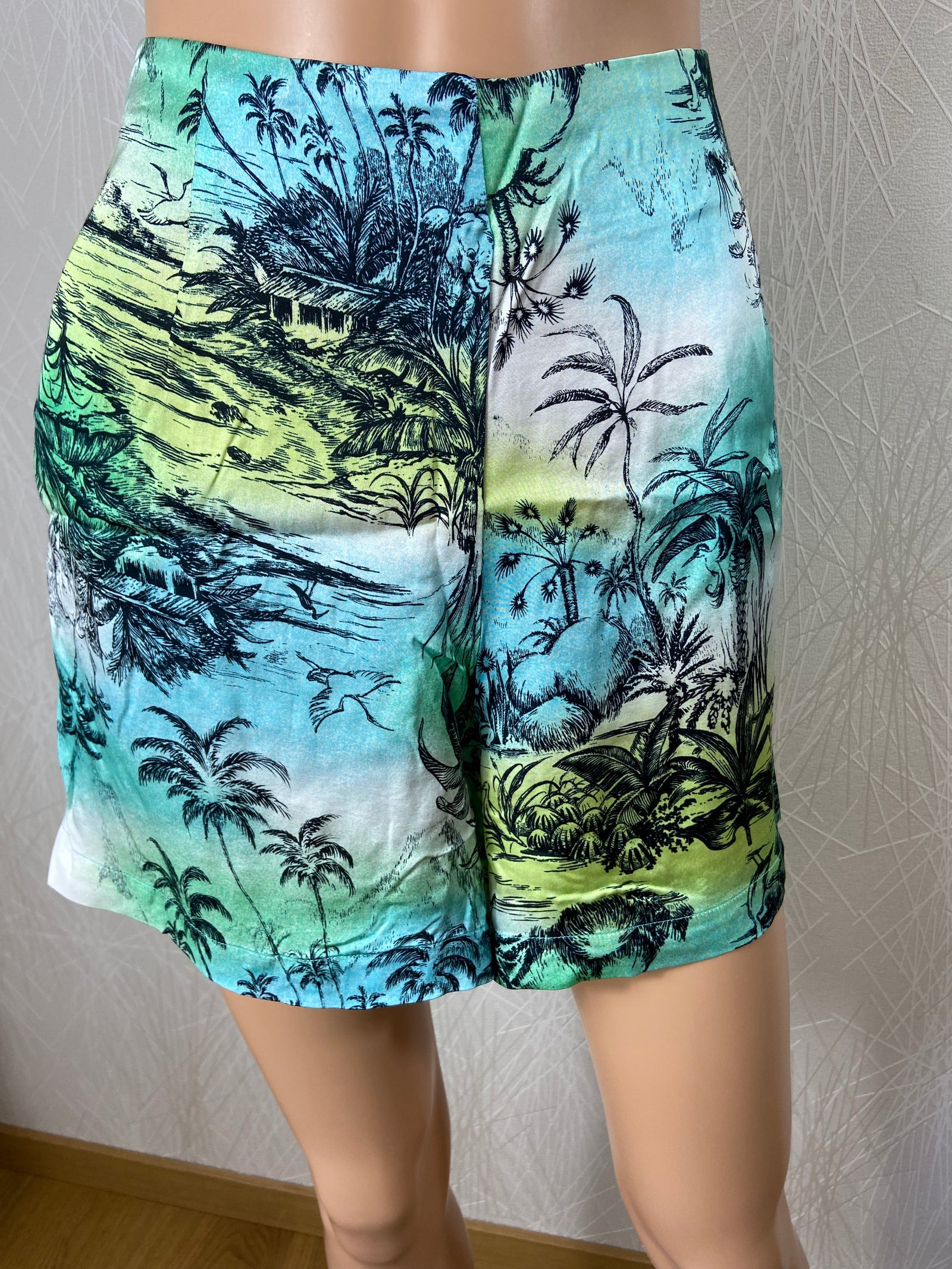 Short léger femme motif vacances à la mer et palmiers Surkana