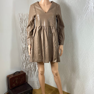 Robe courte brune en cuir synthétique style patineuse manches longues Love & Co