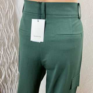 Pantalon vert ample taille haute modèle Bydanta Cargo Pants 4 B.Young