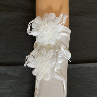 Gants femme blanc avec fleurs tissu satin fin mariage soirée événement
