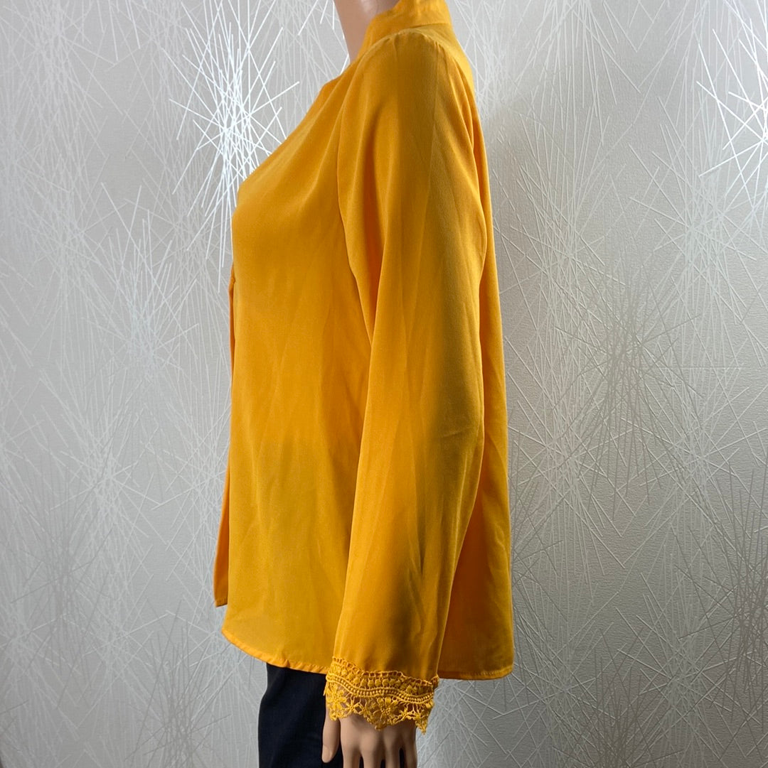 Blouse femme fluide col V dentelle jaune vif Noémie & Co