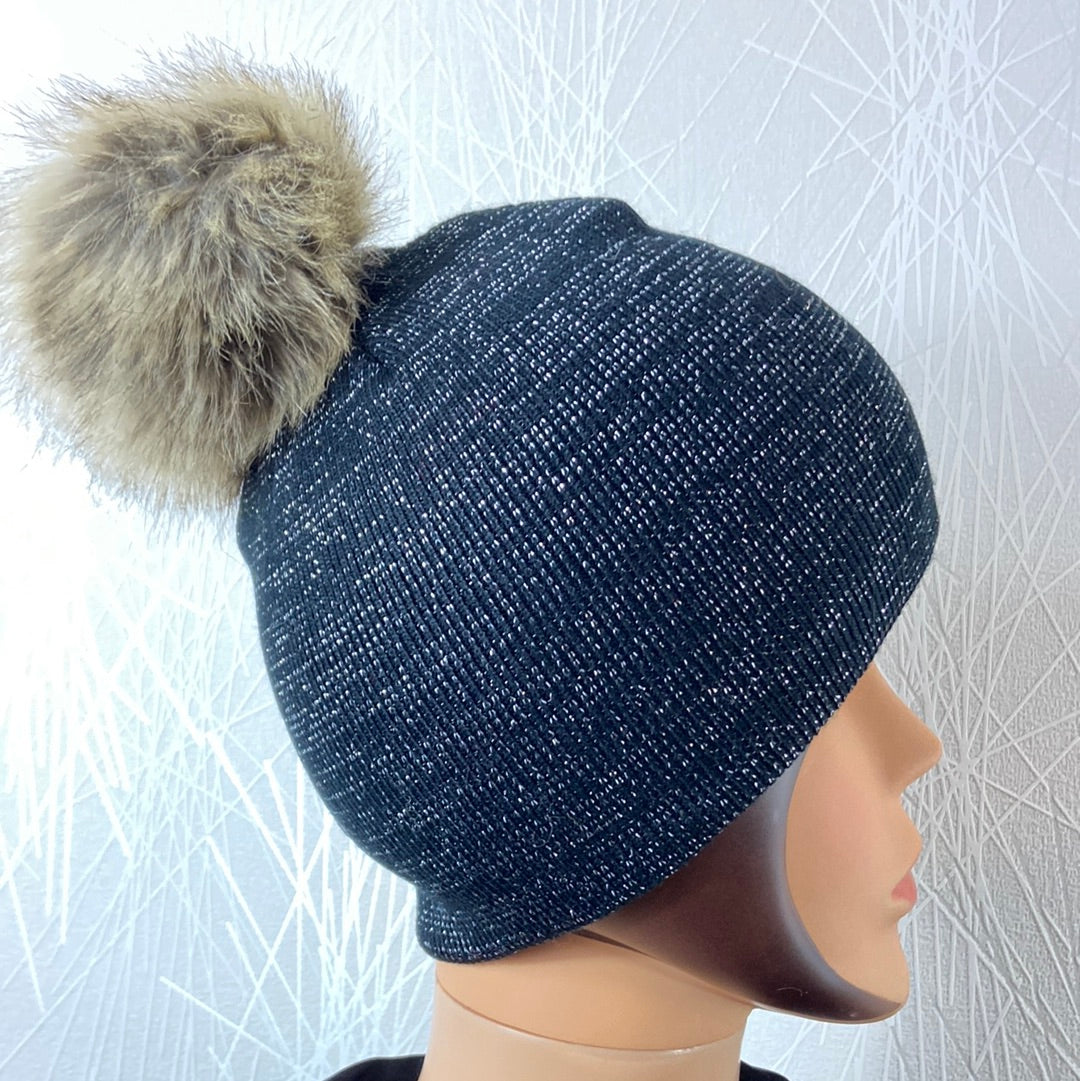 Bonnet bleu noir argenté pompon fourrure synthétique