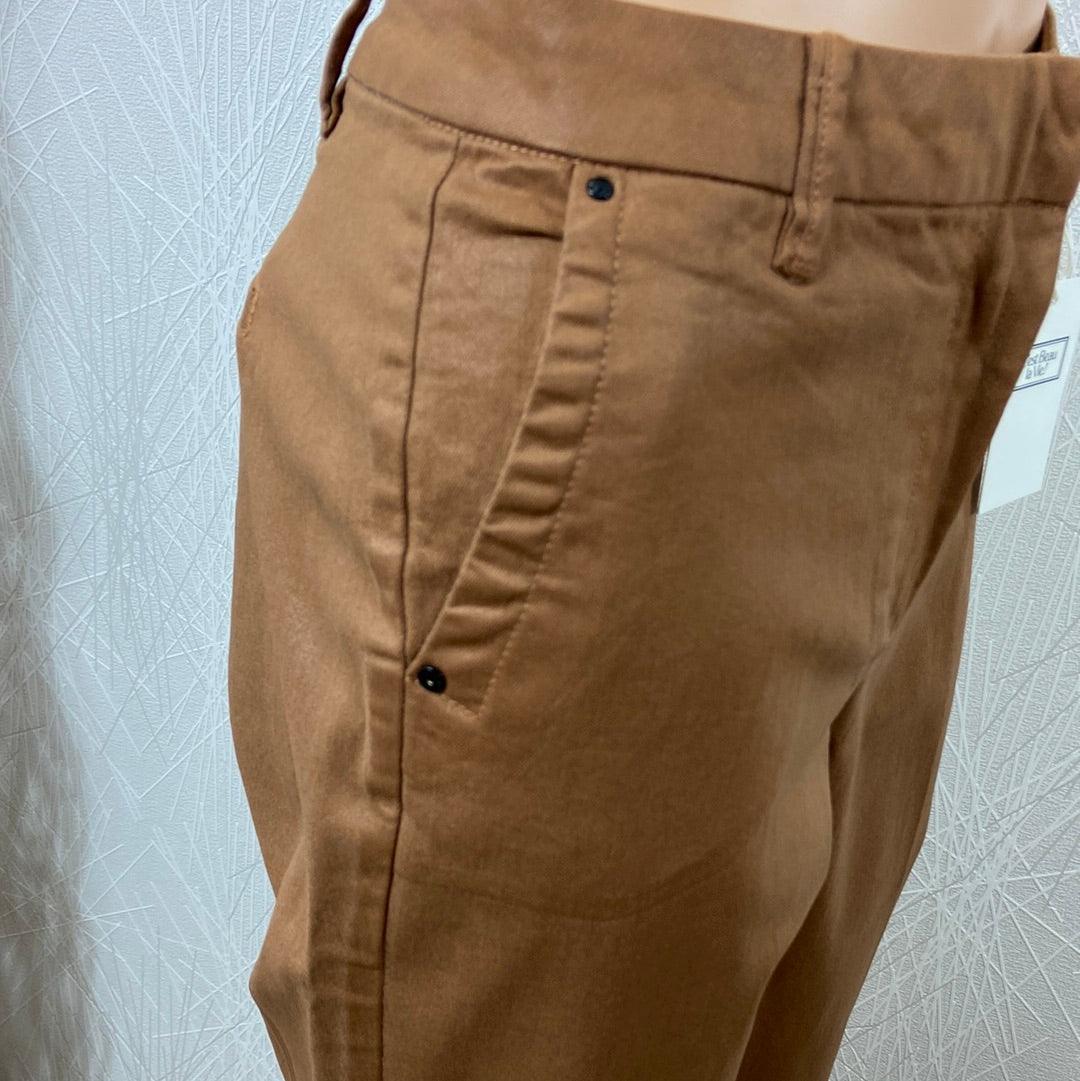 Pantalon coton enduit brun caramel taille haute coupe droite C’est Beau la Vie - Offre-Unique