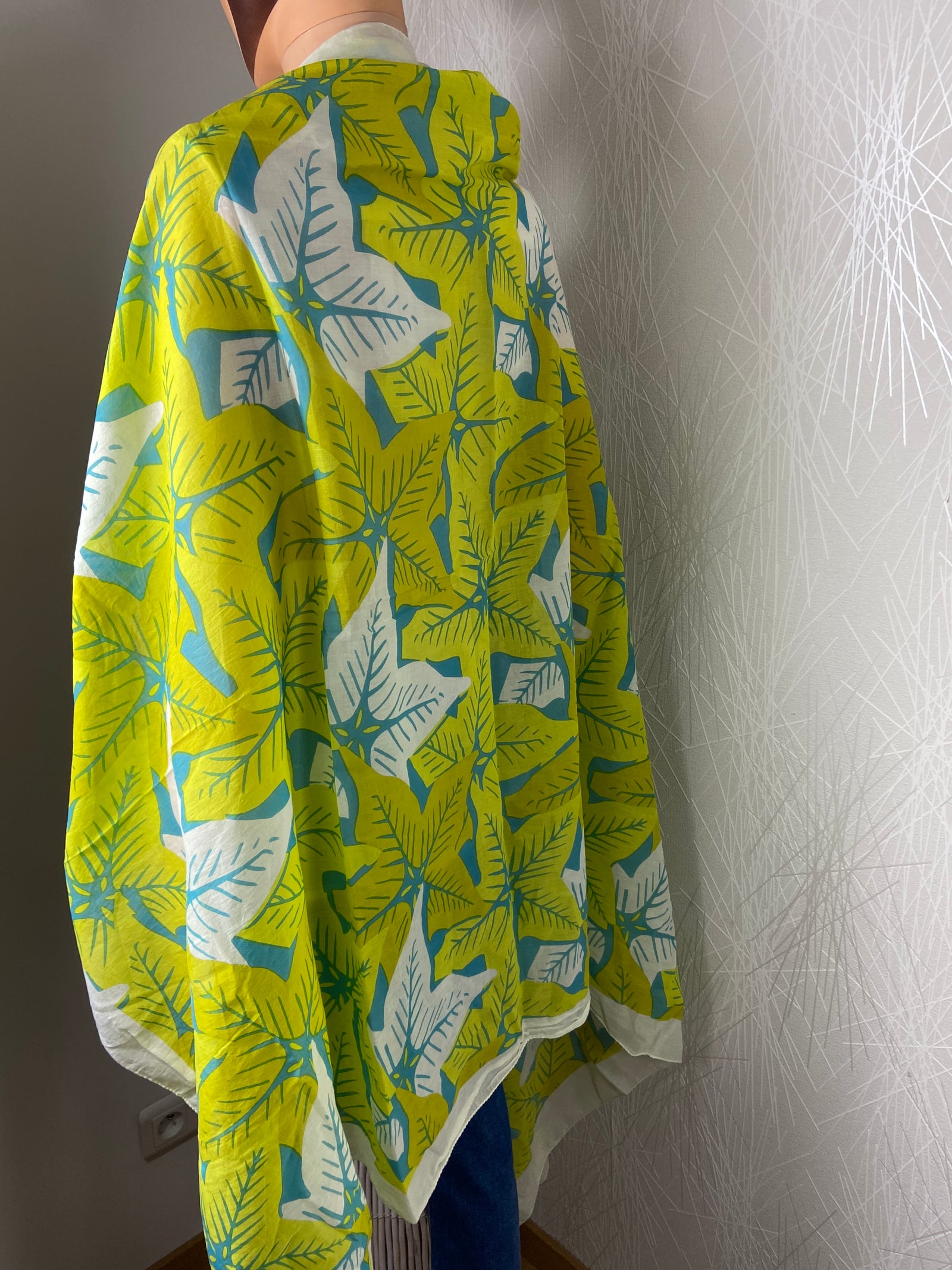 Foulard à motif végétal jaune et bleu ChicoSoleil
