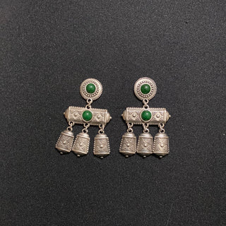 Boucles d’oreilles pendantes breloques plaquée argent pierres vertes Shabada