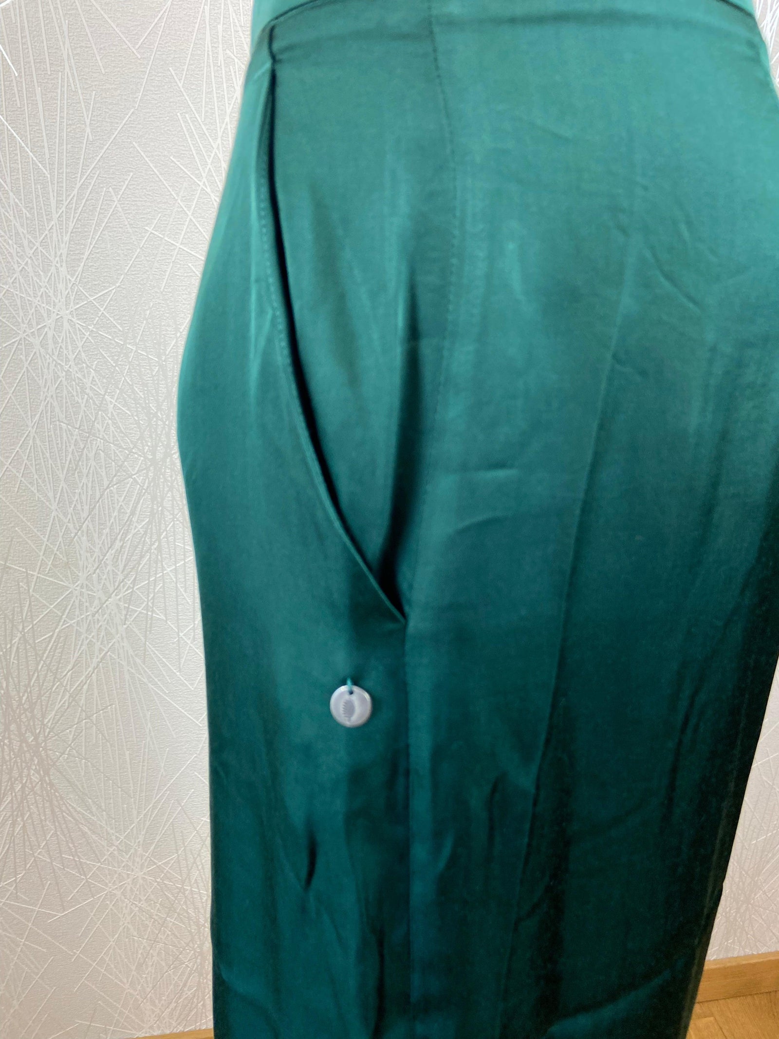 Pantalon large tissu satin vert taille haute Surkana - Offre-Unique