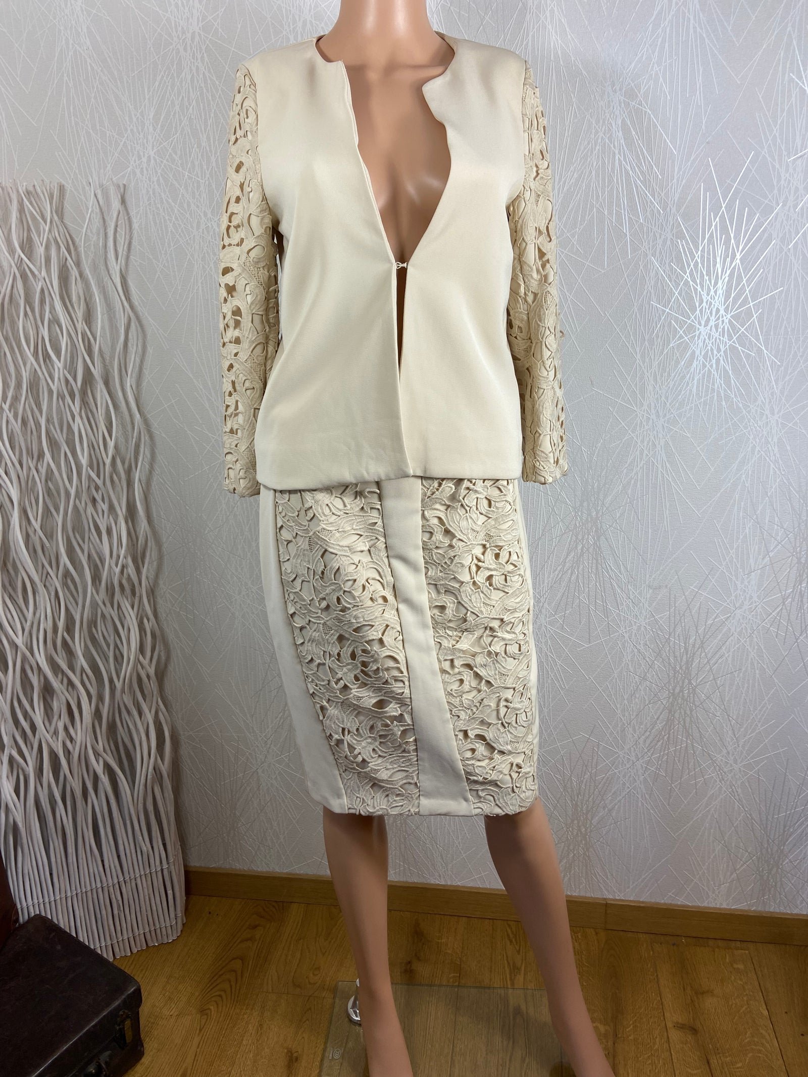 Veste beige doublée manches dentelles Darling