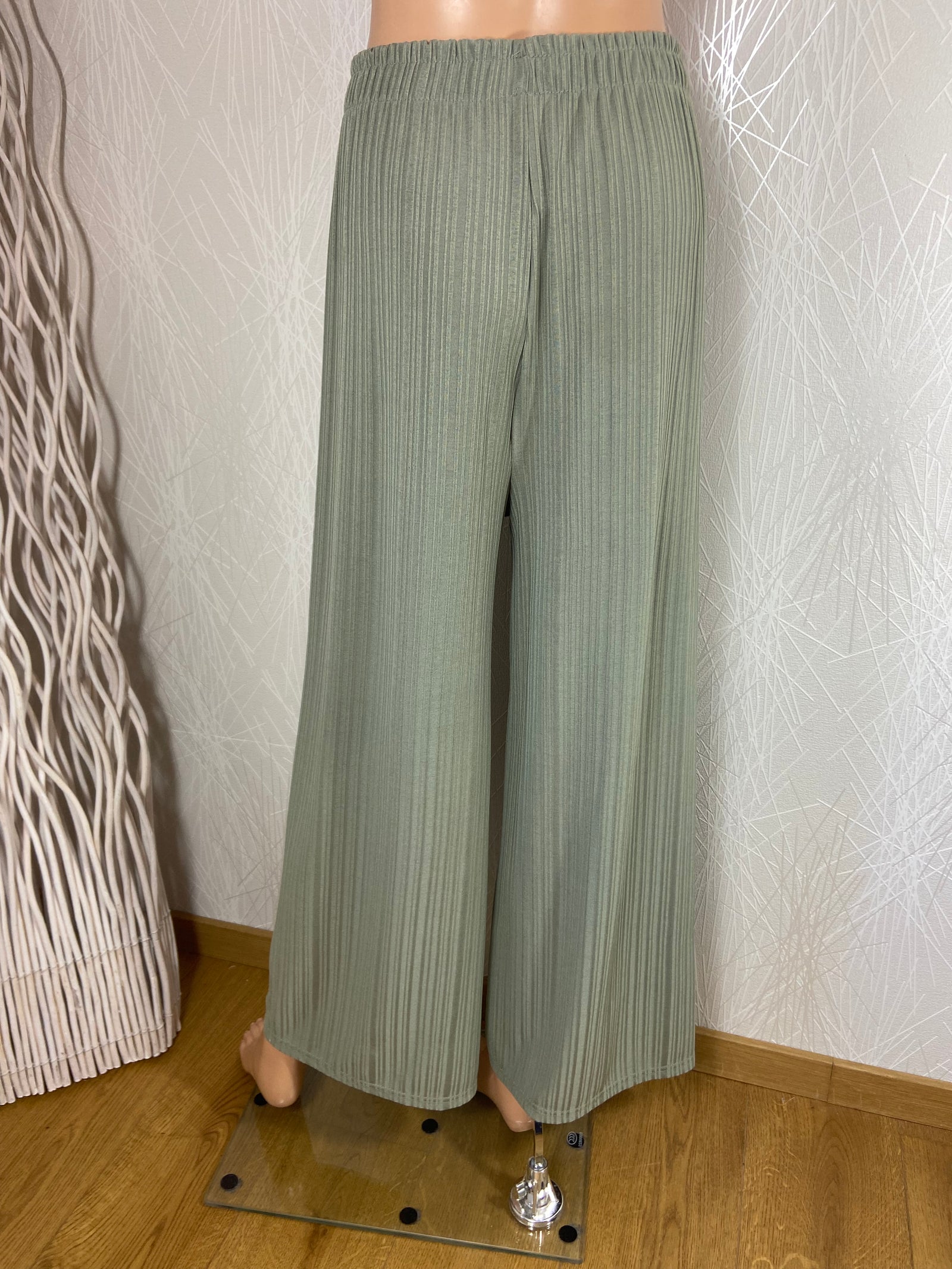 Pantalon confortable fluide vert clair tissu côtelé Phi Phi Star