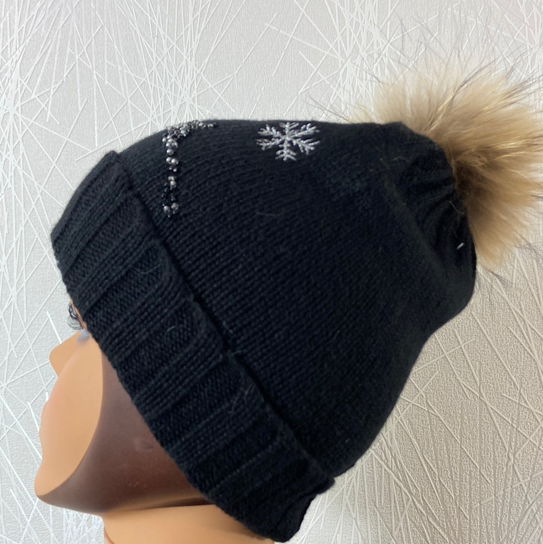 Bonnet chaud avec laine en tricot noir avec perles et pompon fourrure Mar & Co