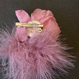 Broche bijoux femme fleur et plume avec strass brillant