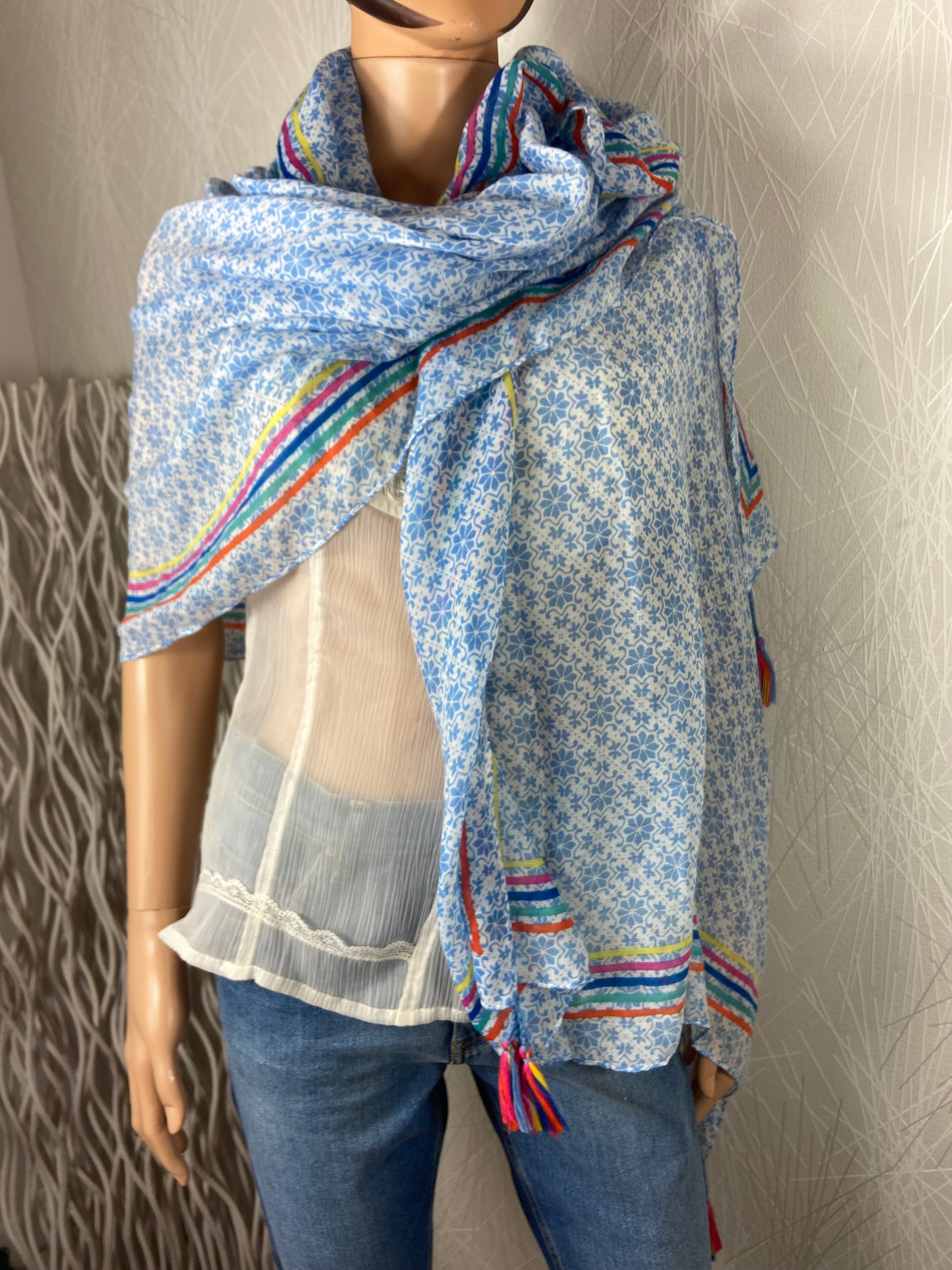 Foulard bleu pompon multicolore