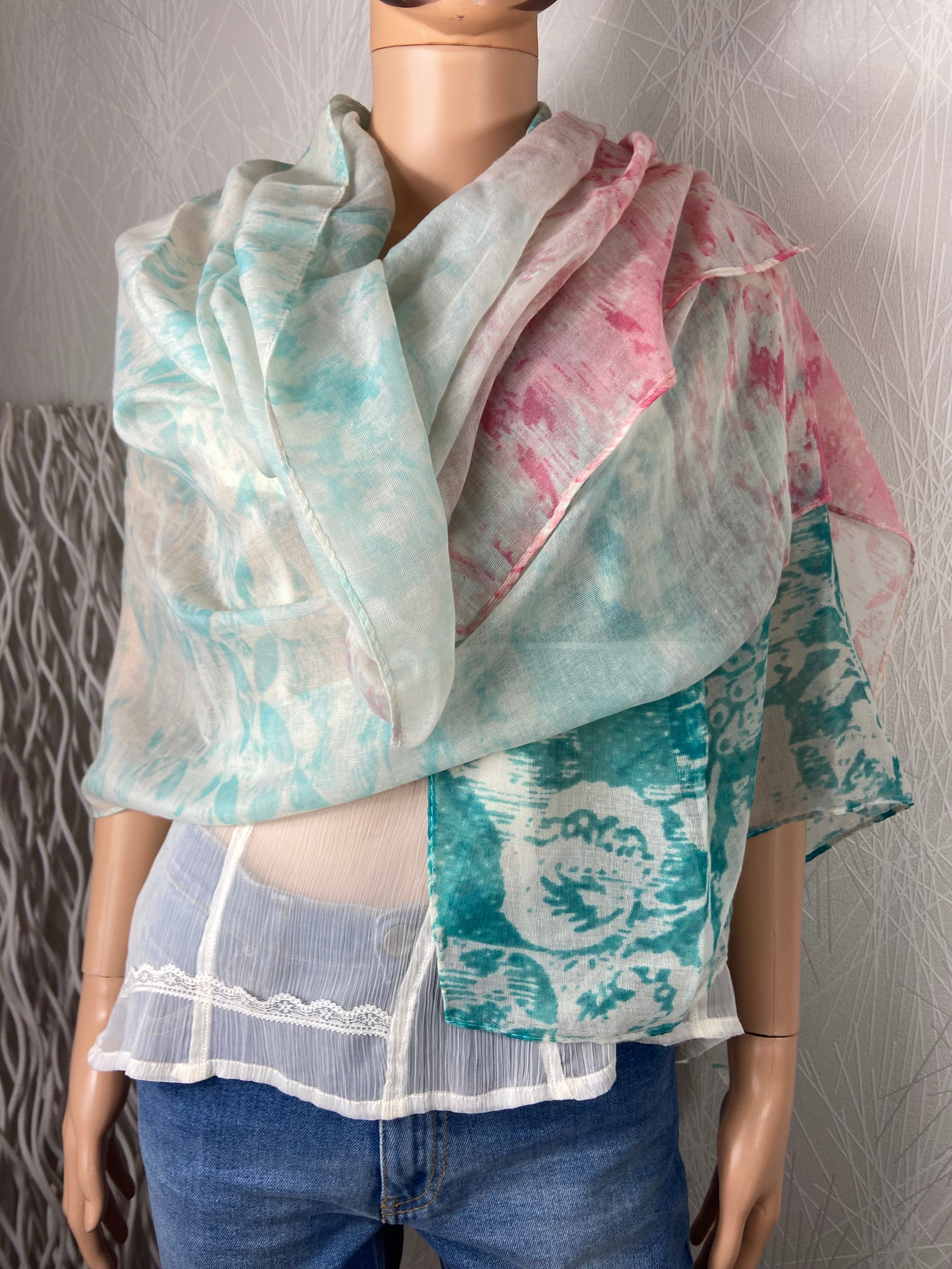 Foulard léger motif multicolore
