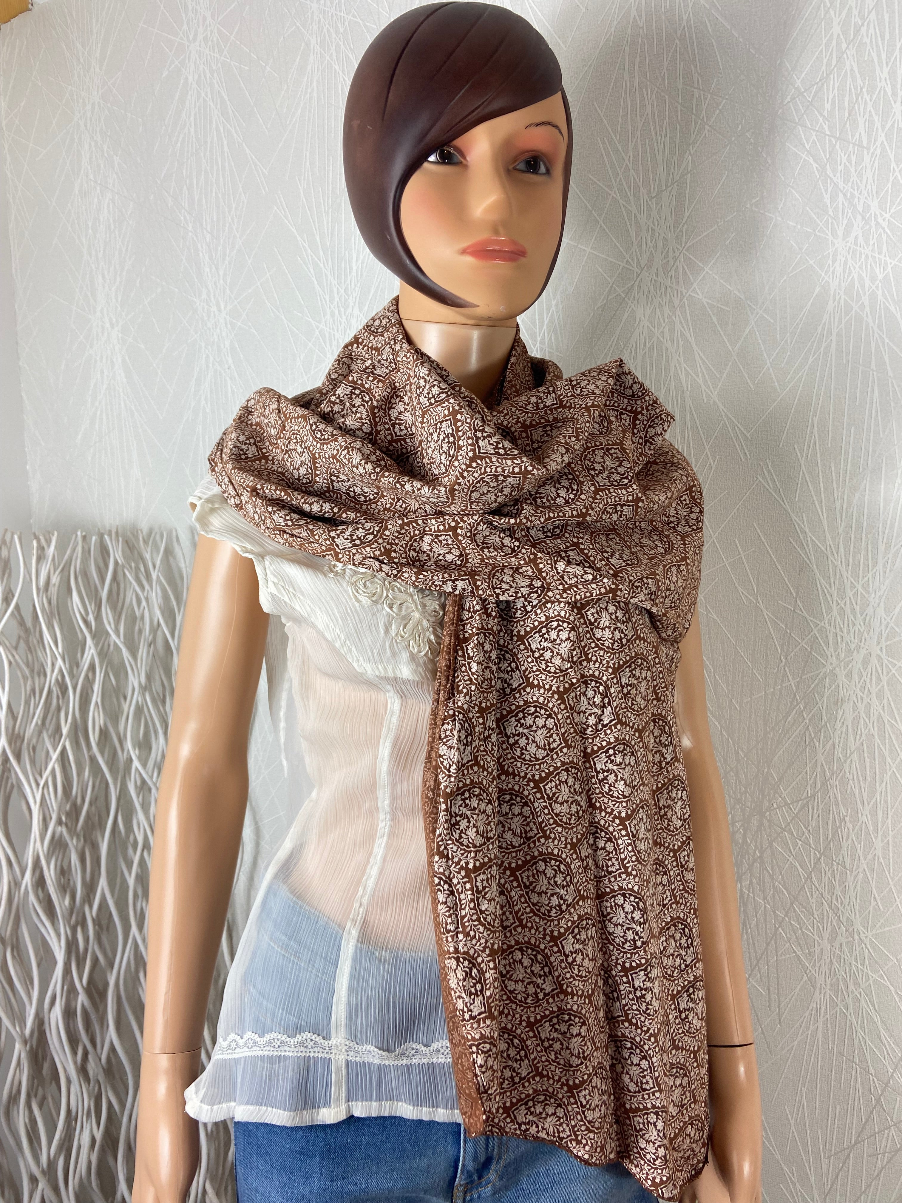 Foulard marron et beige motif fleuri